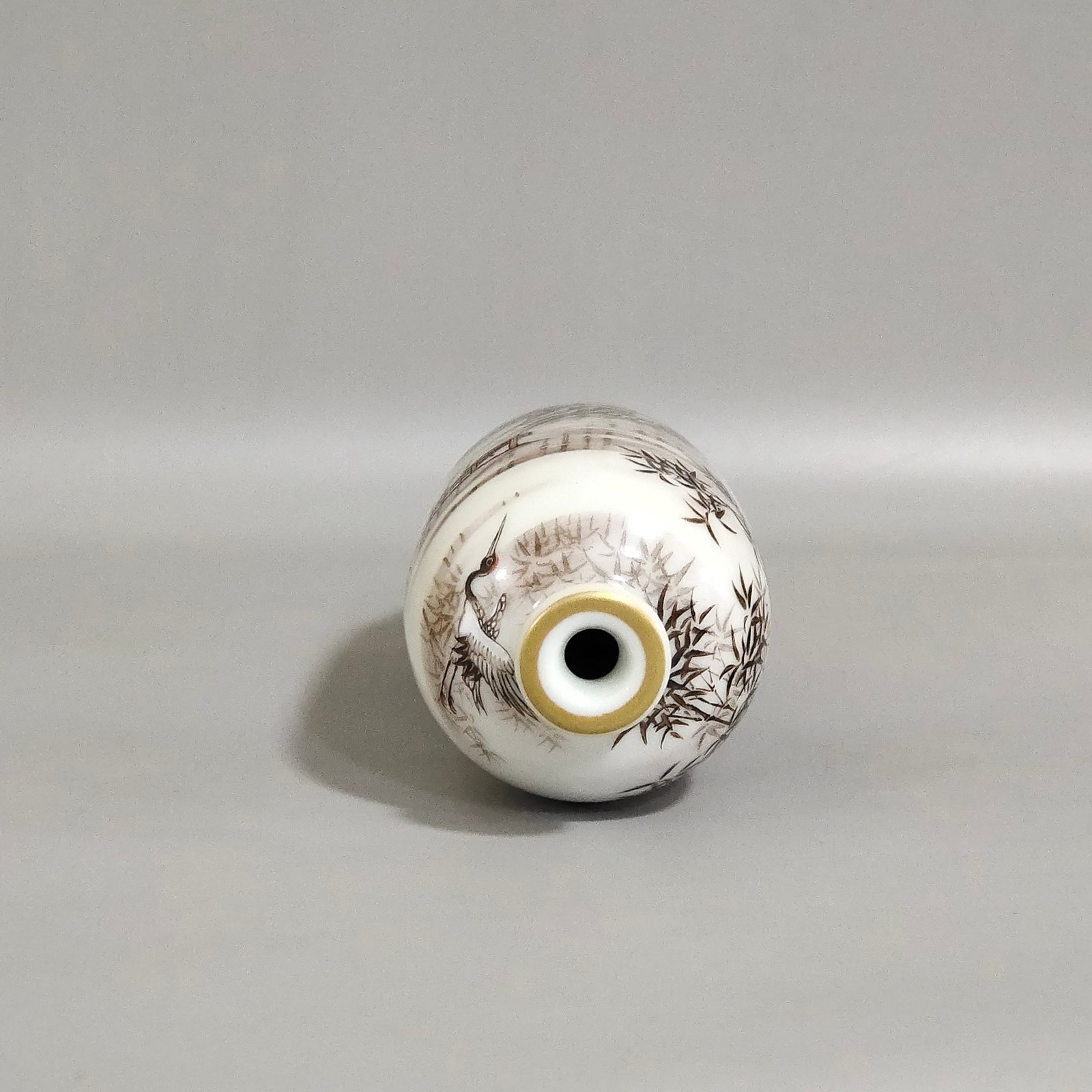 Qing Dynasty Qianlong ink and bamboo crane snuff bottle