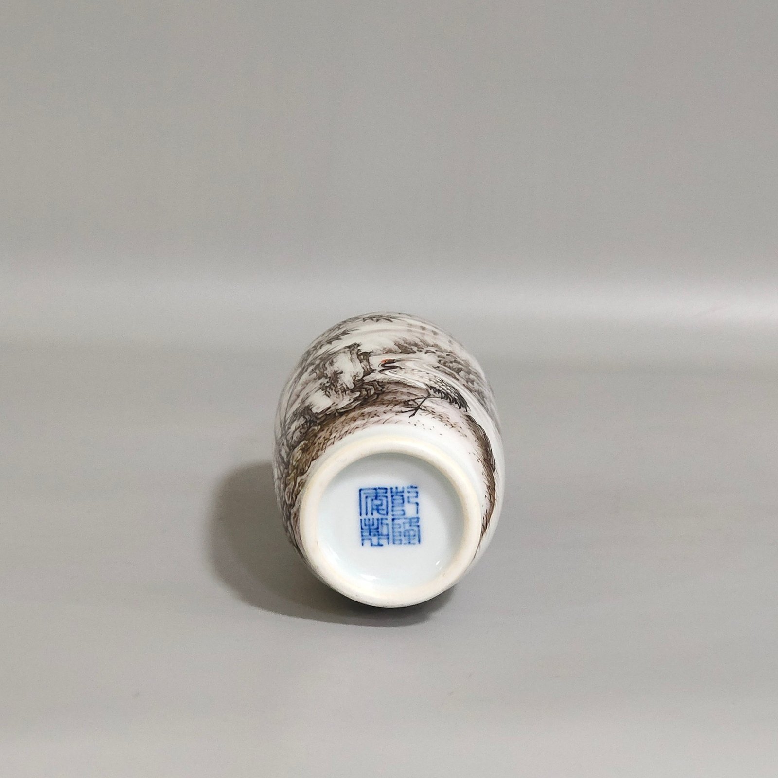 Qing Dynasty Qianlong ink and bamboo crane snuff bottle