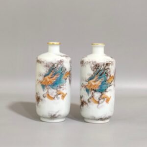 Qing Dynasty Qianlong ink color dragon pattern snuff bottle