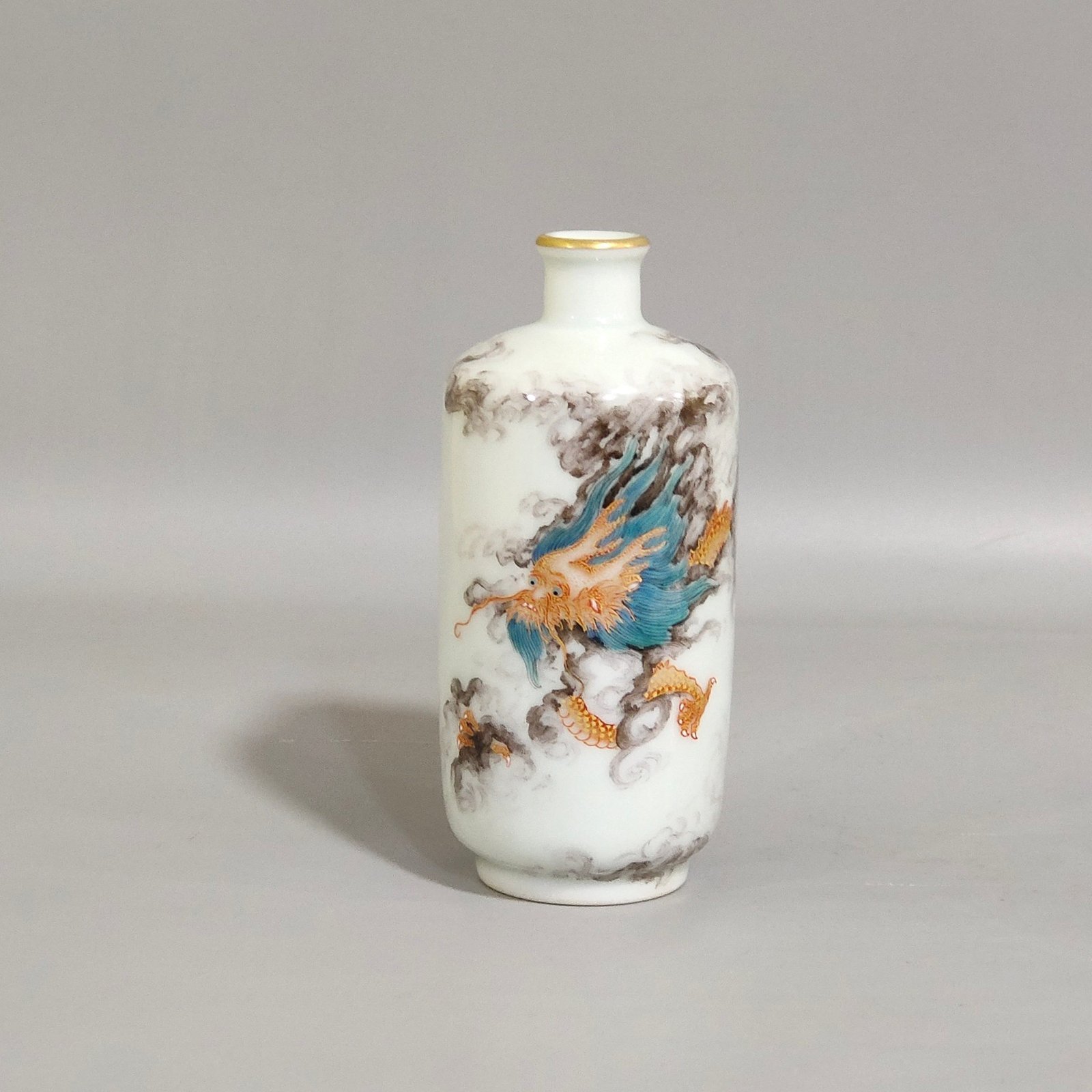Qing Dynasty Qianlong ink color dragon pattern snuff bottle