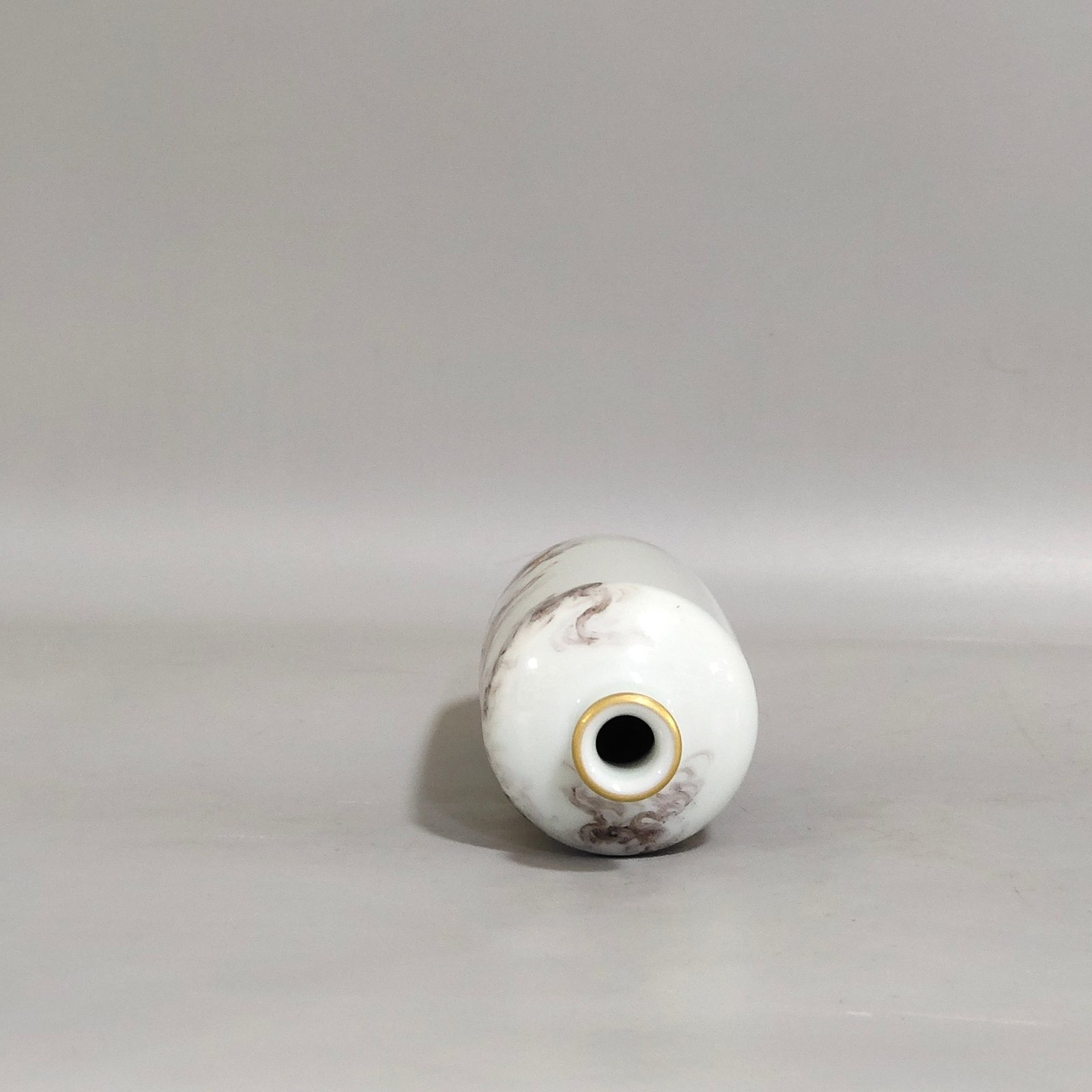Qing Dynasty Qianlong ink color dragon pattern snuff bottle