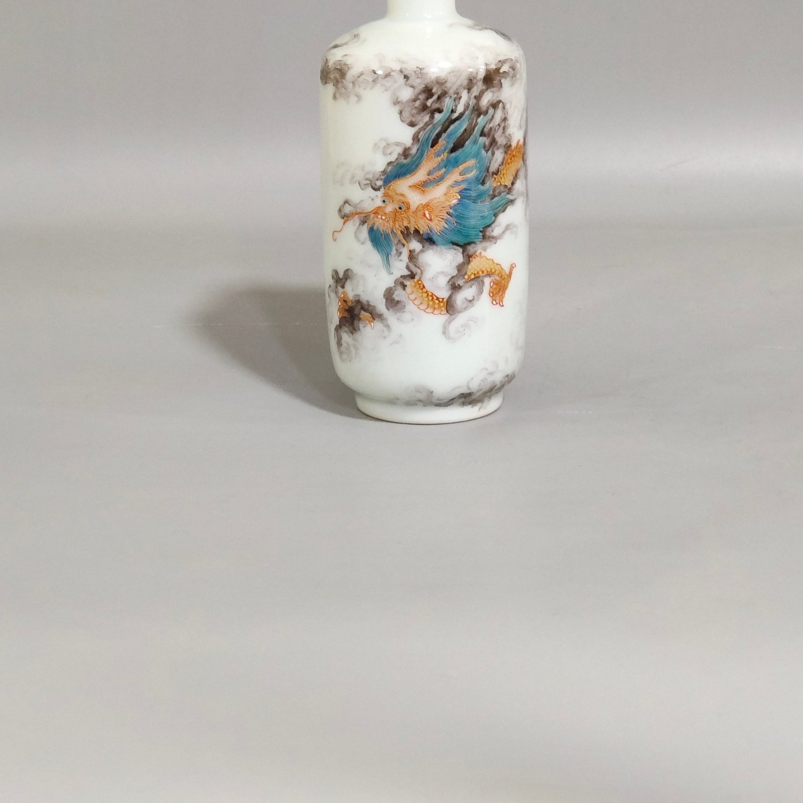 Qing Dynasty Qianlong ink color dragon pattern snuff bottle
