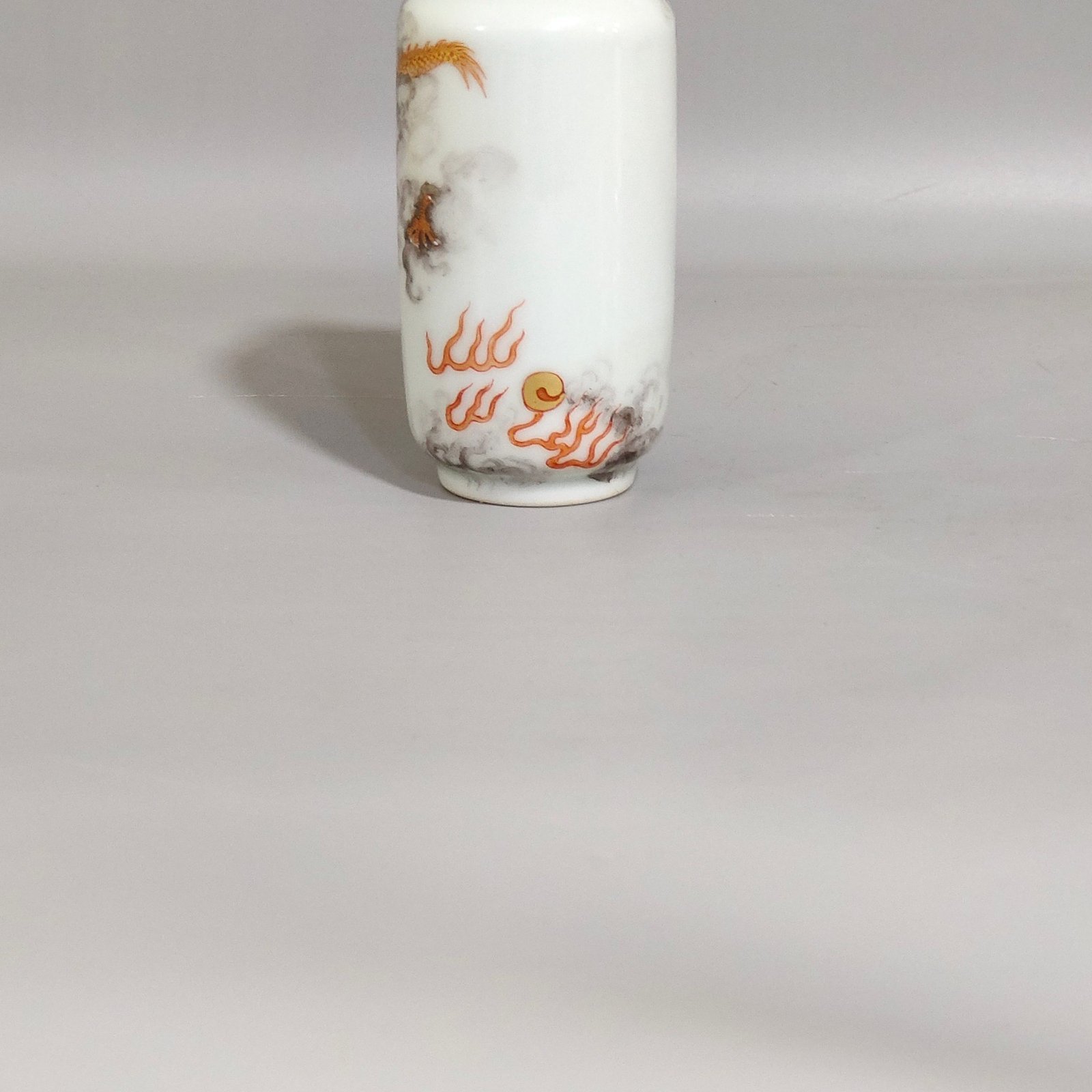 Qing Dynasty Qianlong ink color dragon pattern snuff bottle