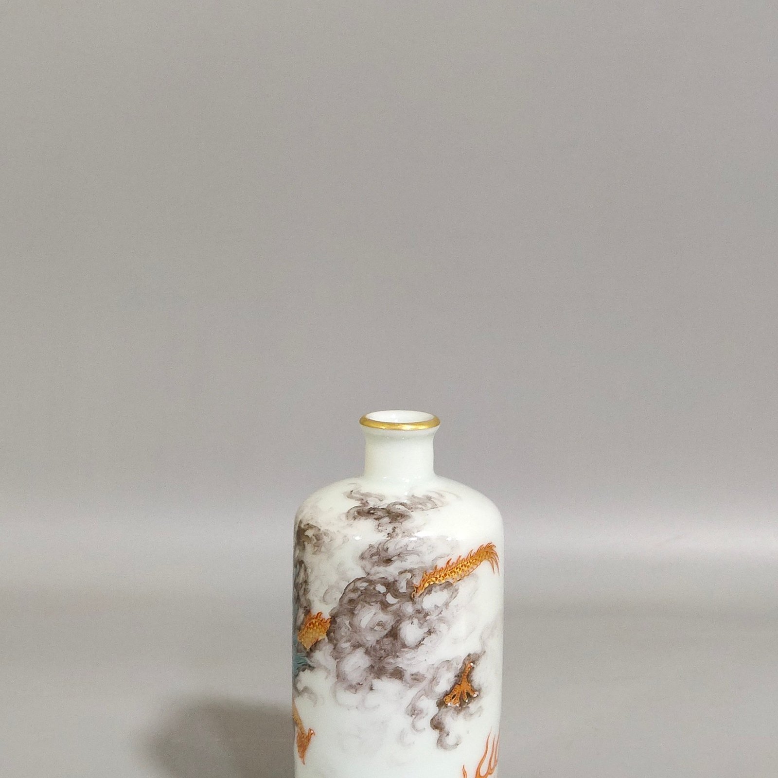 Qing Dynasty Qianlong ink color dragon pattern snuff bottle