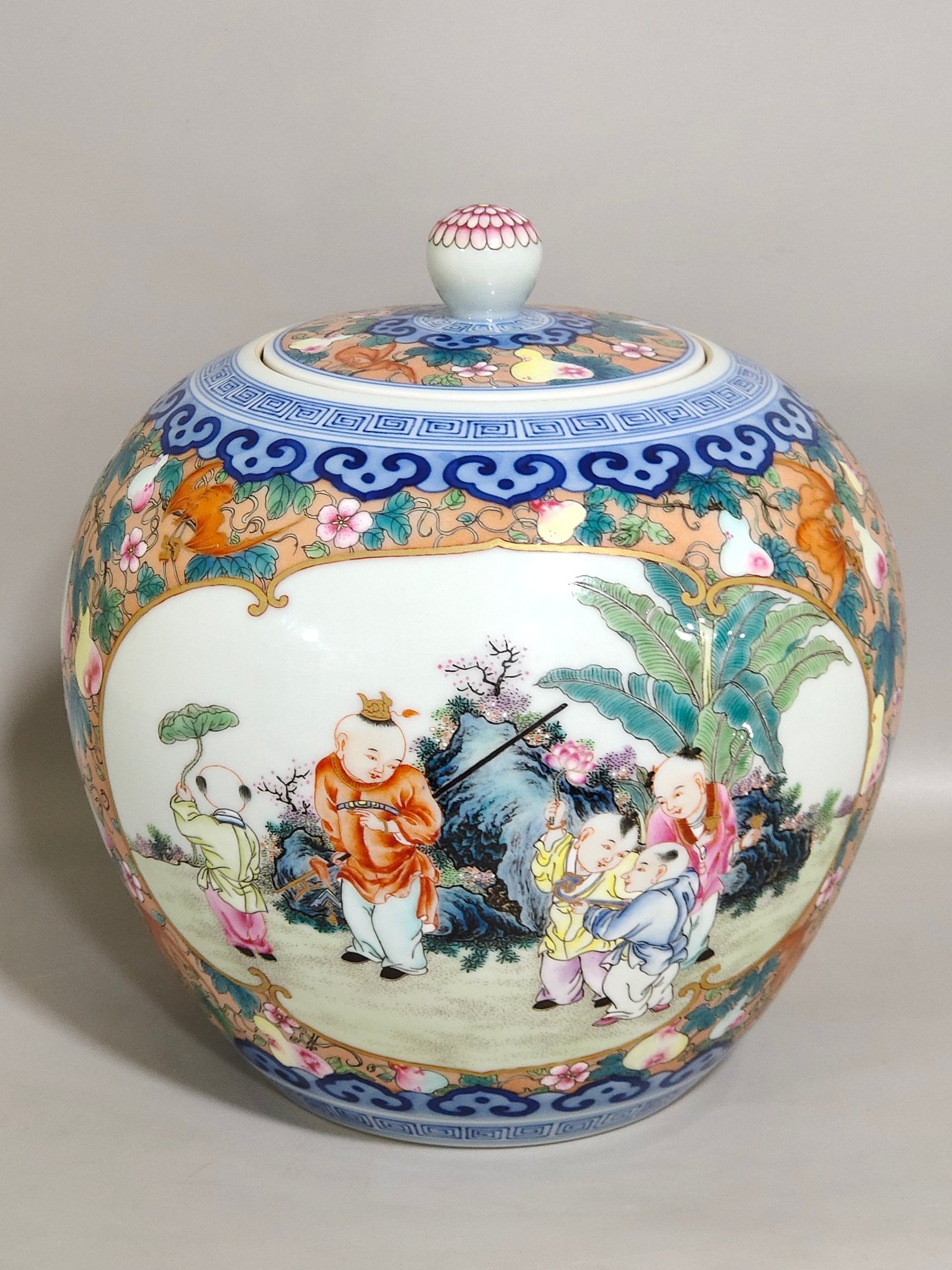 Qing Dynasty Qianlong Duozi Duofu tea jar