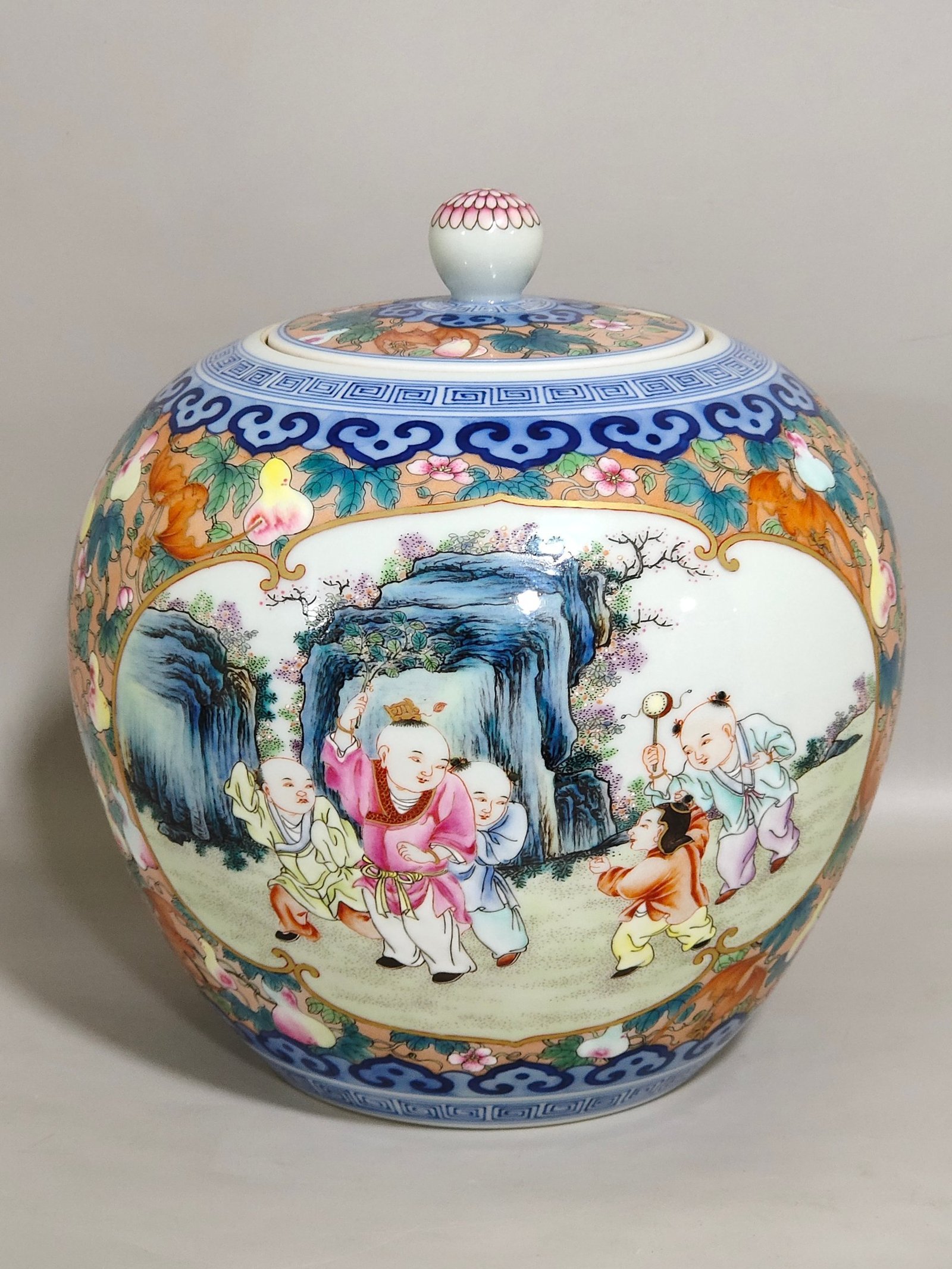 Qing Dynasty Qianlong Duozi Duofu tea jar