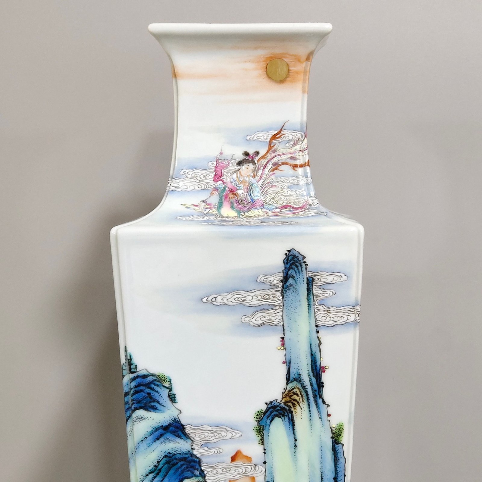 Qing Dynasty Qianlong Tianyuan Local Immortal Riding Phoenix Vase