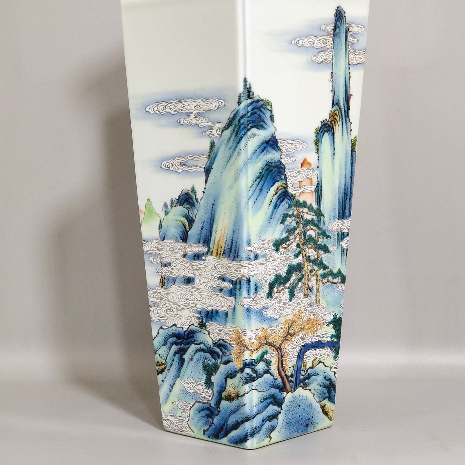 Qing Dynasty Qianlong Tianyuan Local Immortal Riding Phoenix Vase