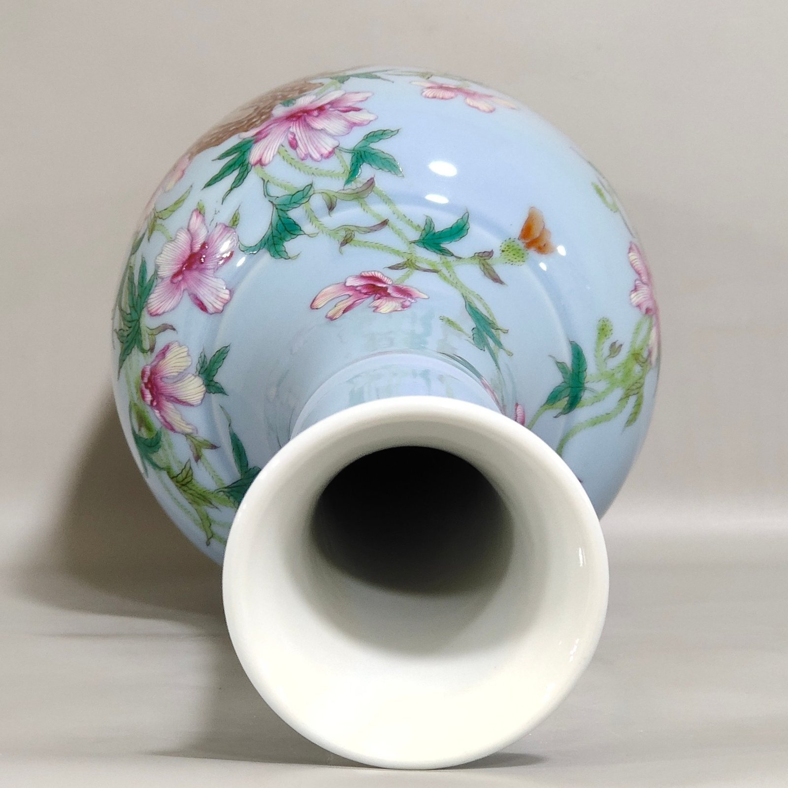 Qing Dynasty Qianlong A sky-blue glazed poppy flask