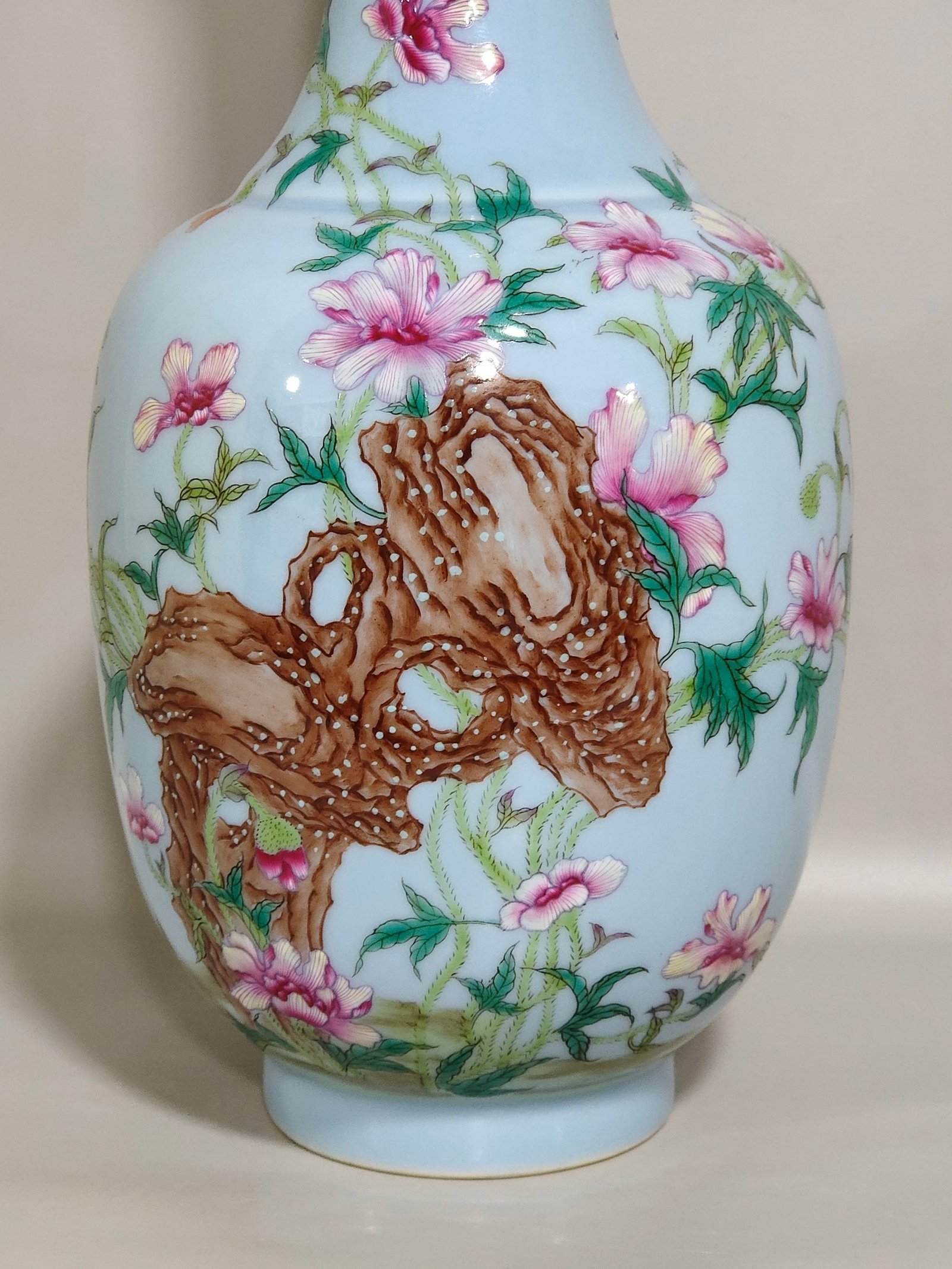 Qing Dynasty Qianlong A sky-blue glazed poppy flask