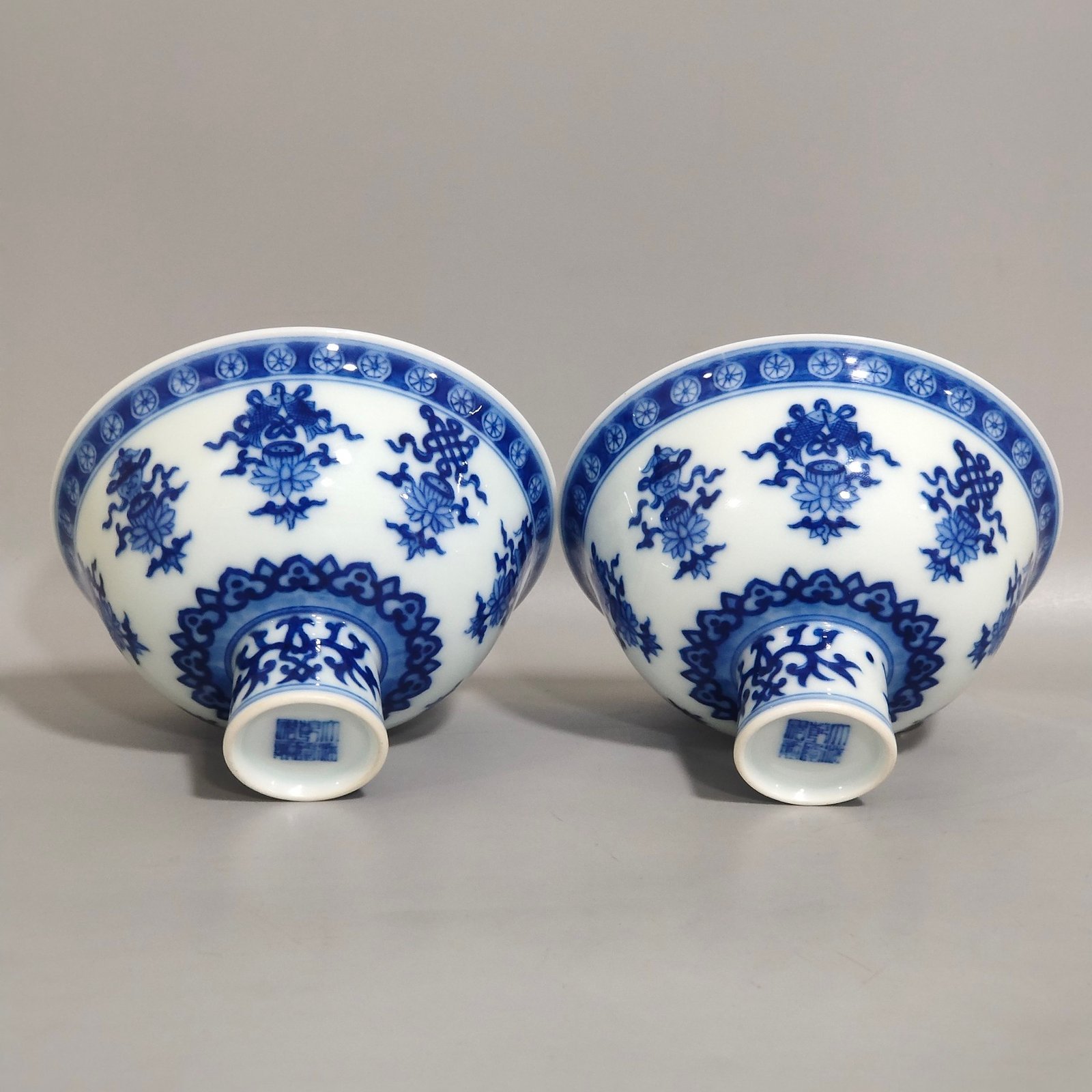 Qing Dynasty Qianlong Ruyi Eight Treasures Pattern Goblet