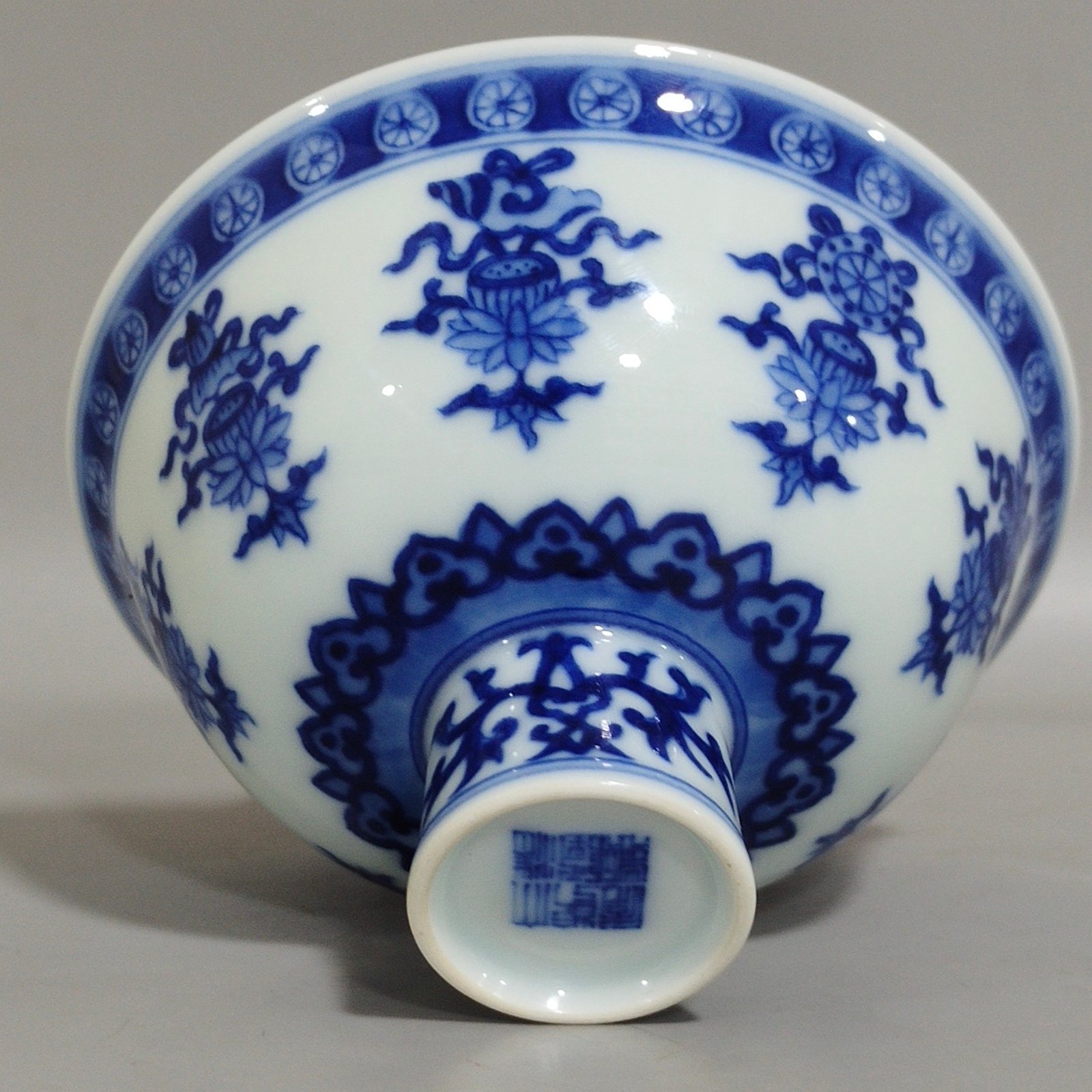 Qing Dynasty Qianlong Ruyi Eight Treasures Pattern Goblet