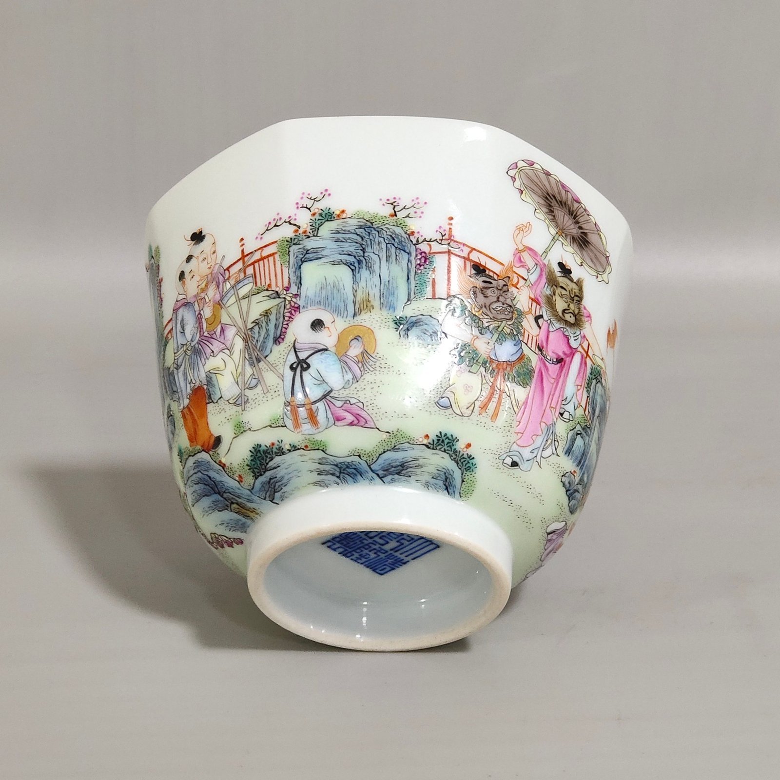 Qing Dynasty Qianlong Infant Playing Cup