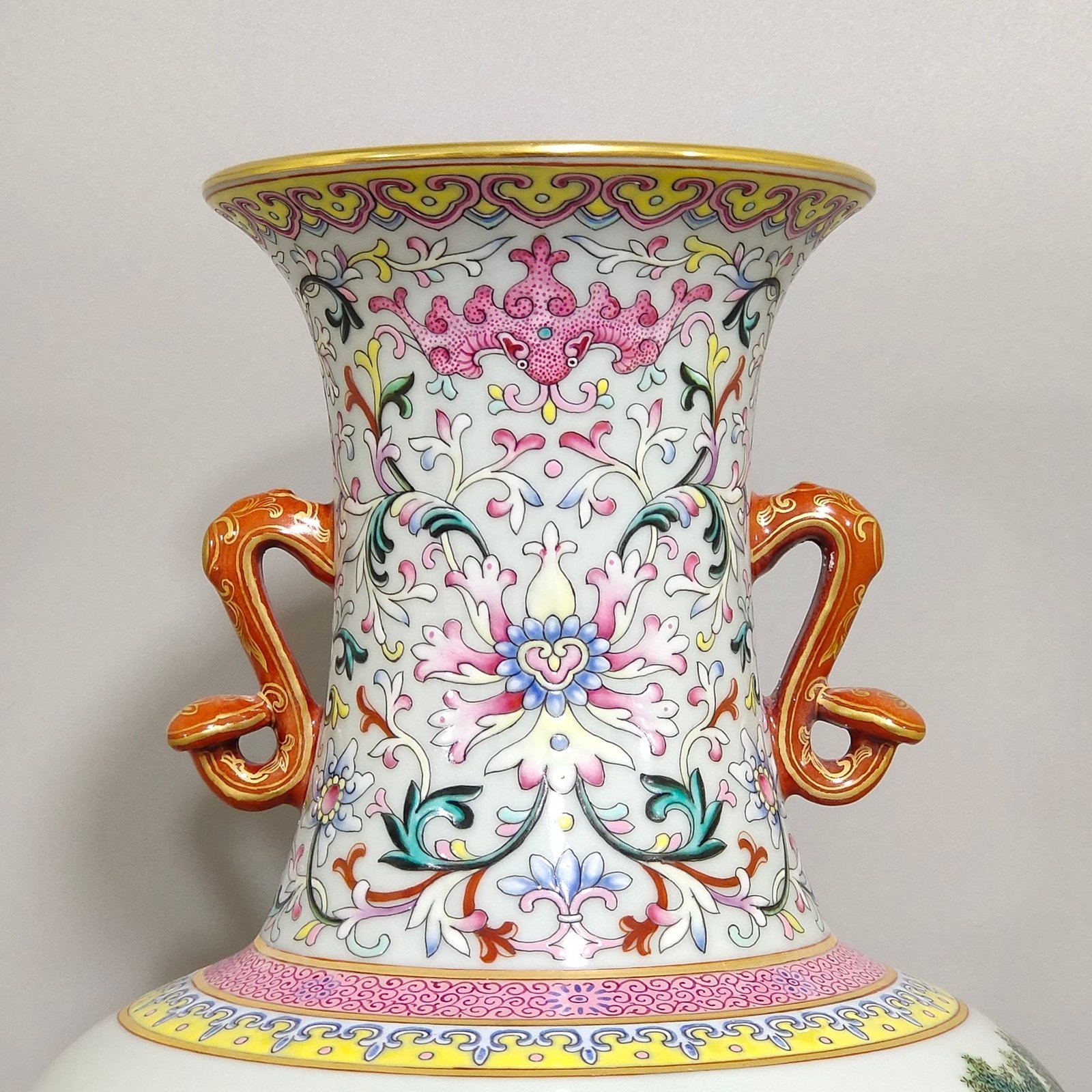 Qing Dynasty Qianlong infant play amphorae