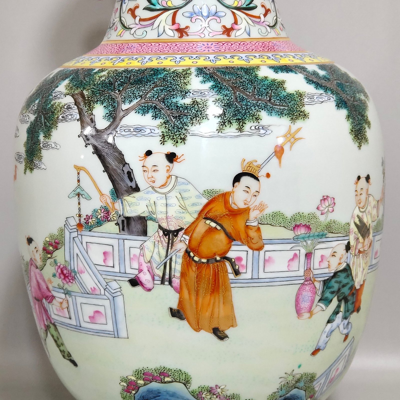 Qing Dynasty Qianlong infant play amphorae