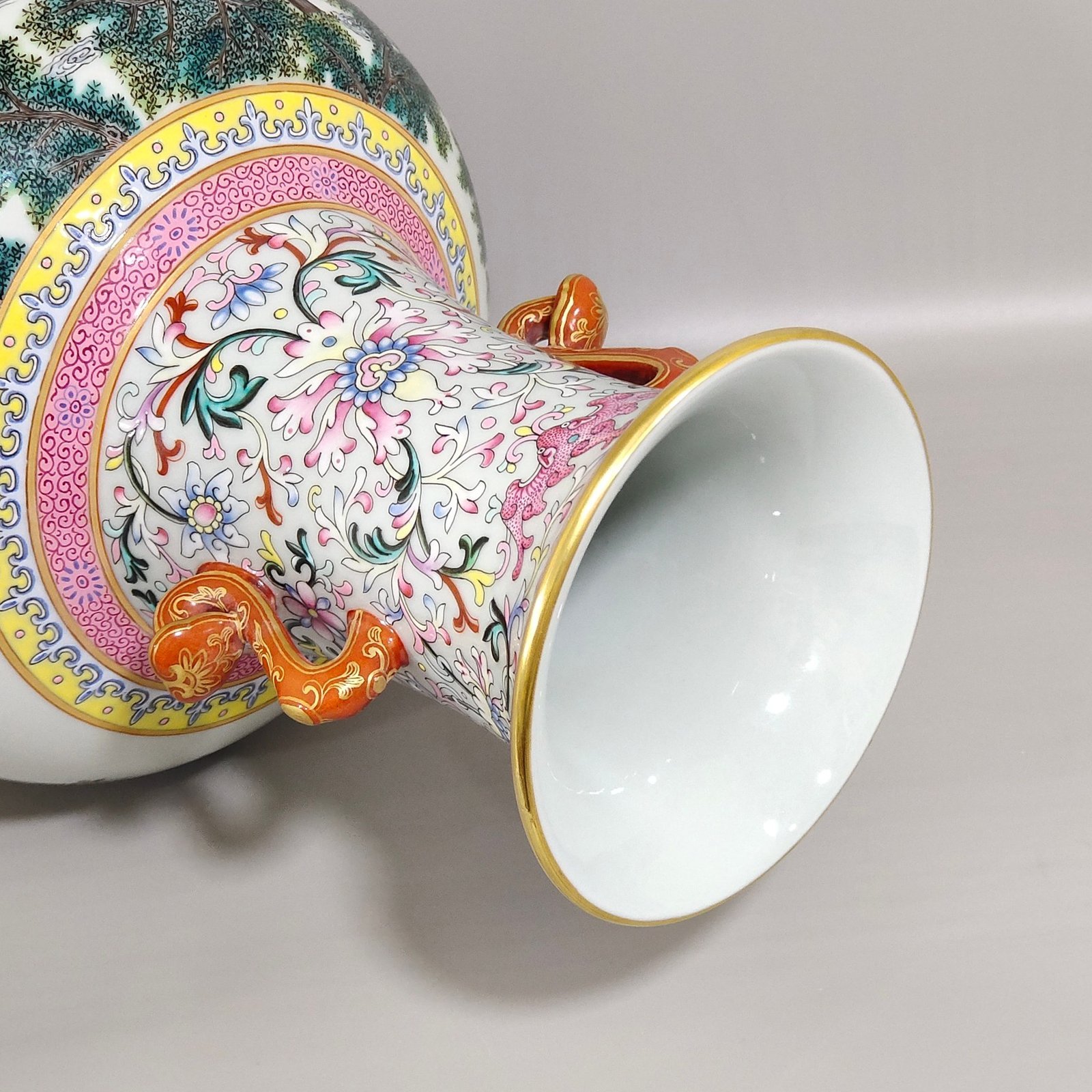 Qing Dynasty Qianlong infant play amphorae