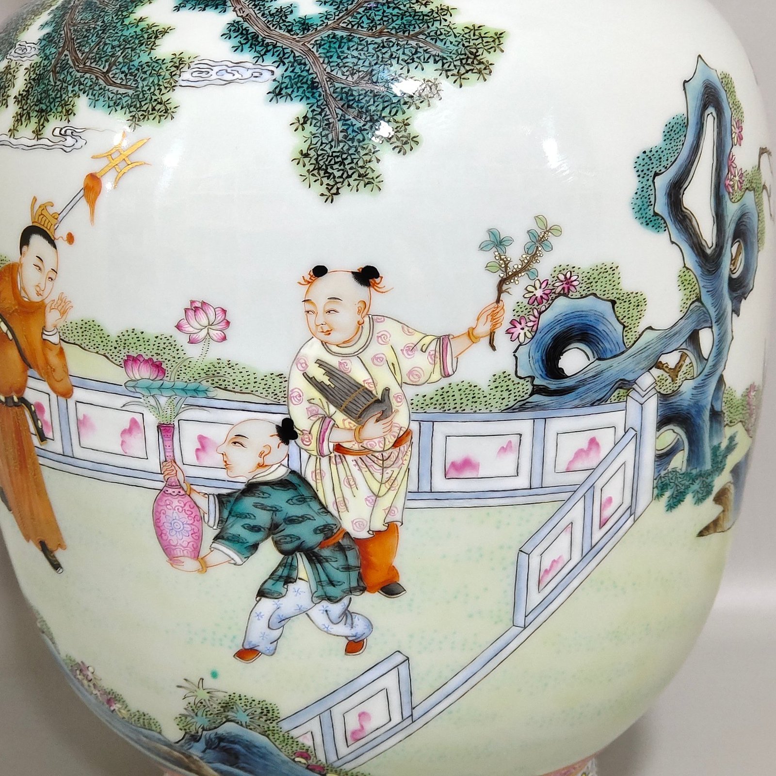 Qing Dynasty Qianlong infant play amphorae