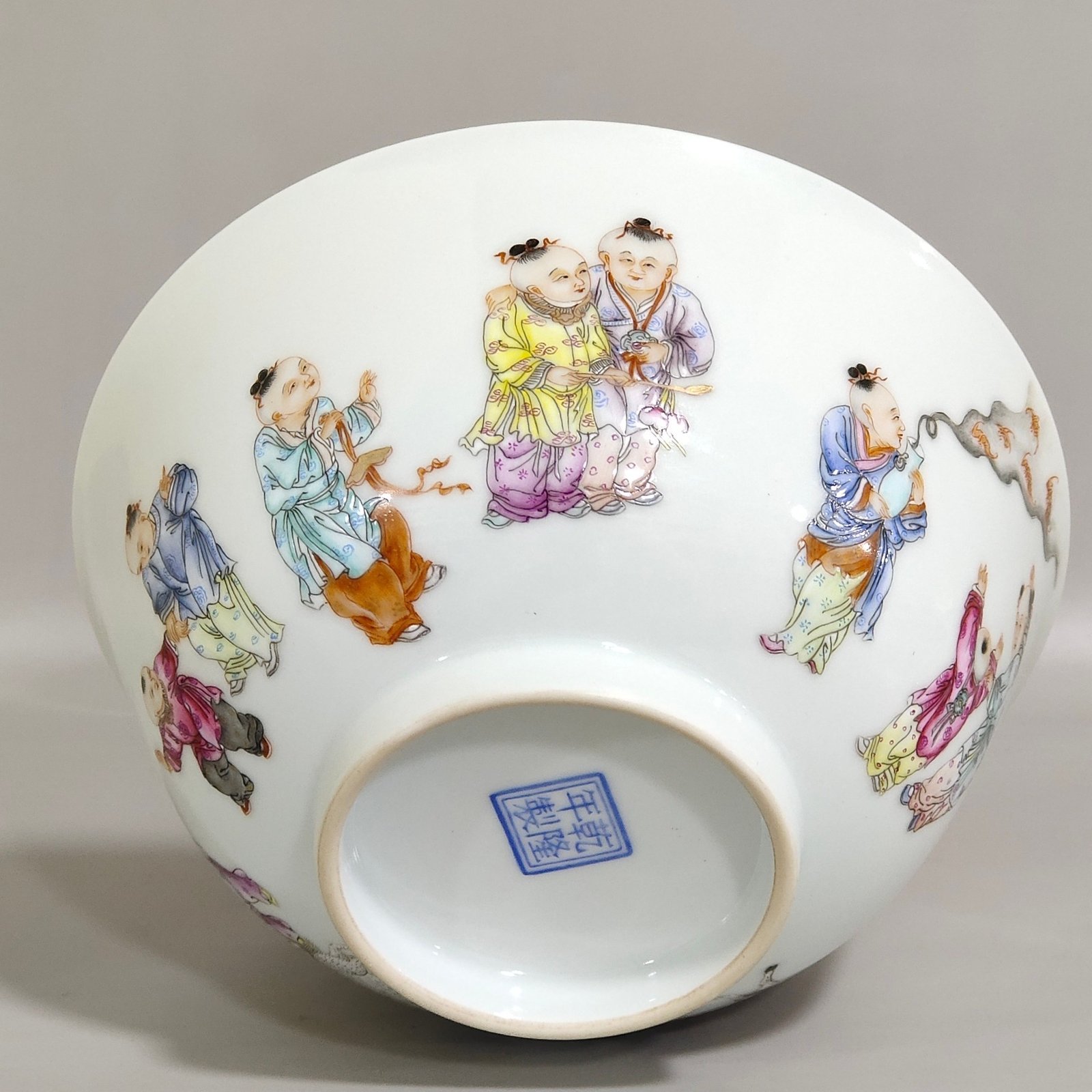 Qing Dynasty Qianlong infant play bowl
