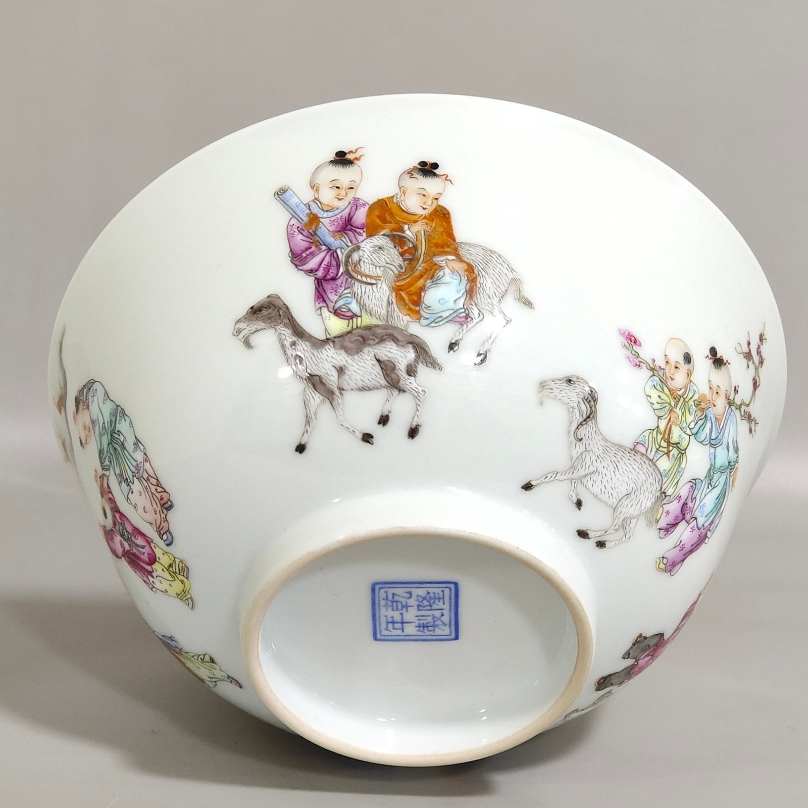 Qing Dynasty Qianlong infant play bowl