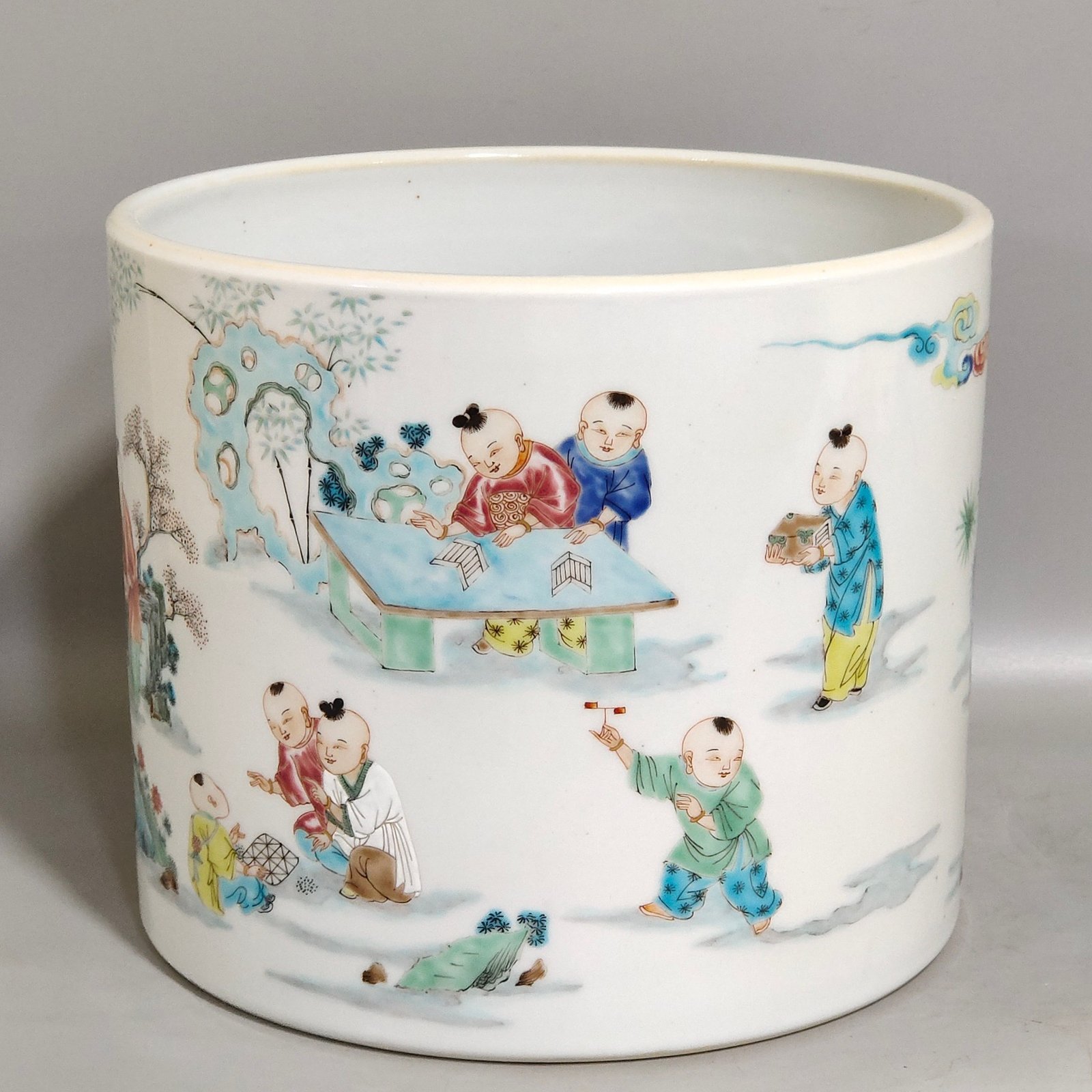 Qing Dynasty Qianlong Infant Play Painting Pen Holder