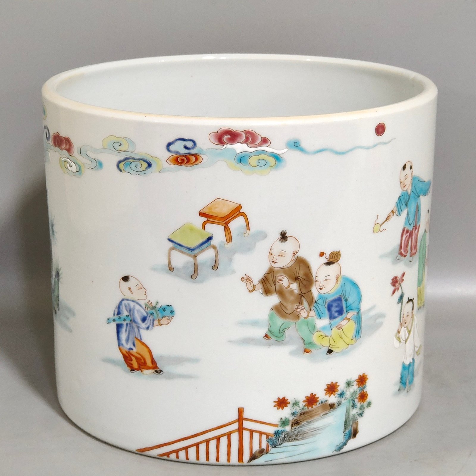 Qing Dynasty Qianlong Infant Play Painting Pen Holder