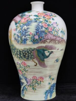 Qing Dynasty Qianlong A large peacock plum vase