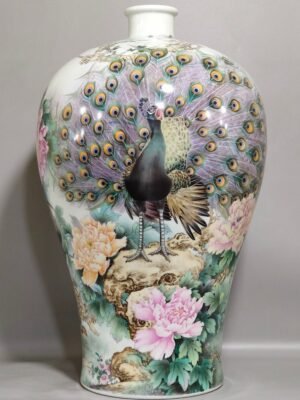 Qing Dynasty Qianlong peacock spread plum vase