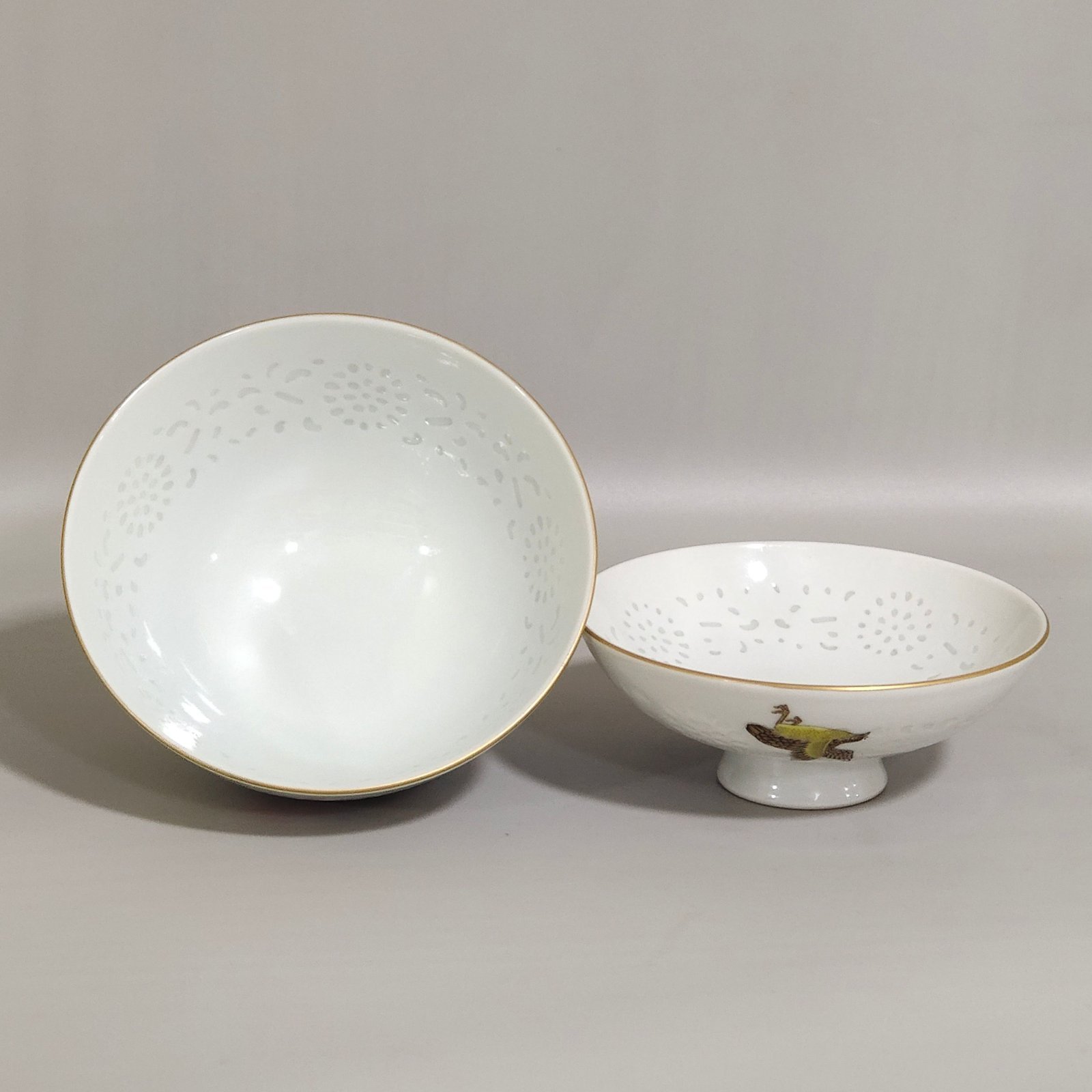 Qing Dynasty Qianlong lived and worked in peace and contentment an exquisite covered bowl