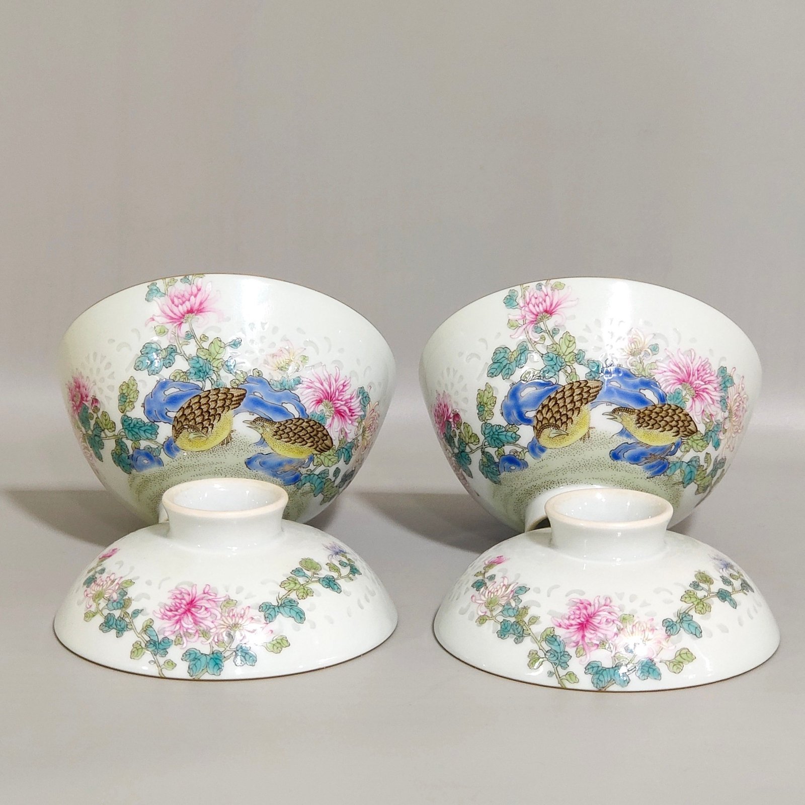Qing Dynasty Qianlong lived and worked in peace and contentment an exquisite covered bowl