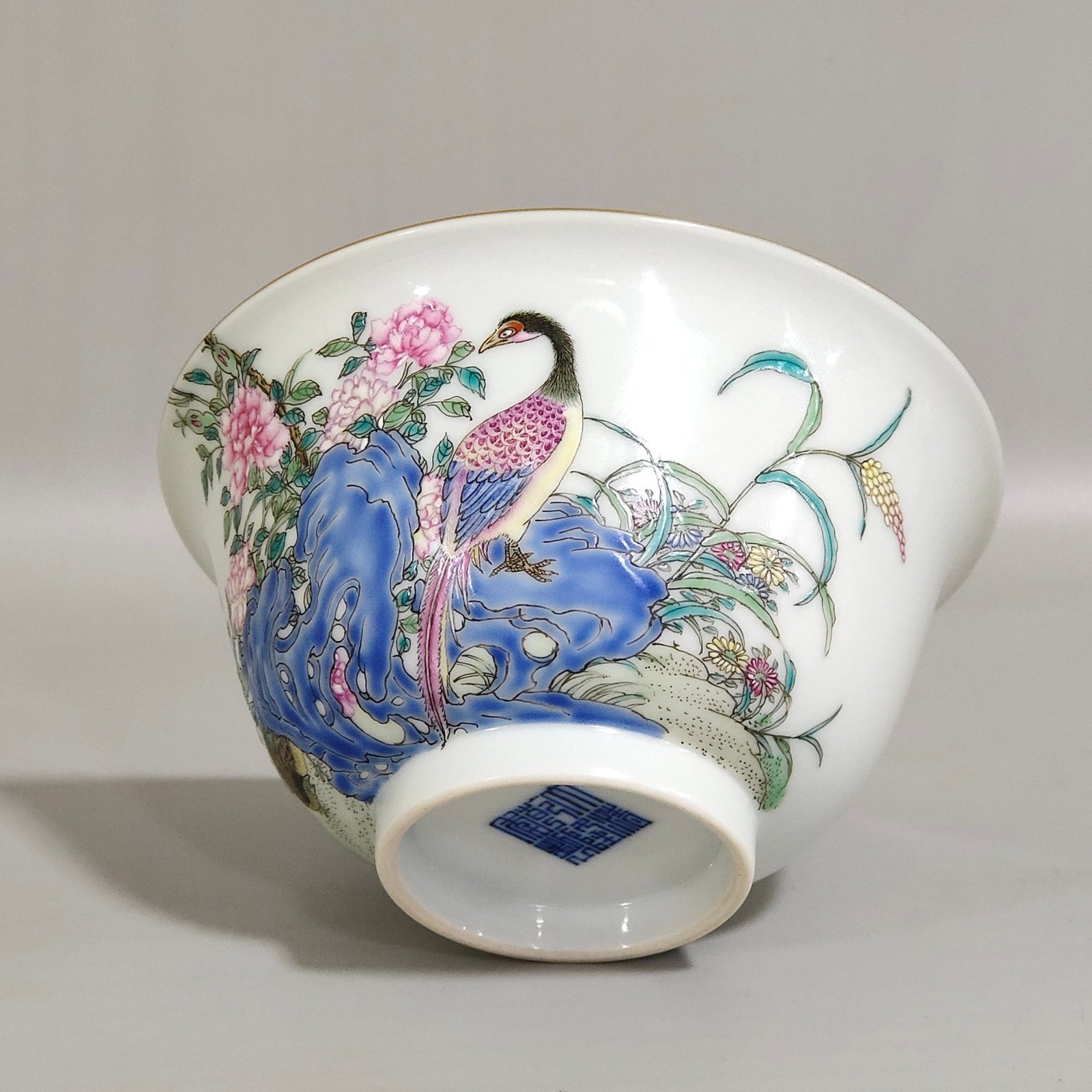 Qing Dynasty Qianlong A bowl who lived and worked in peace and contentment