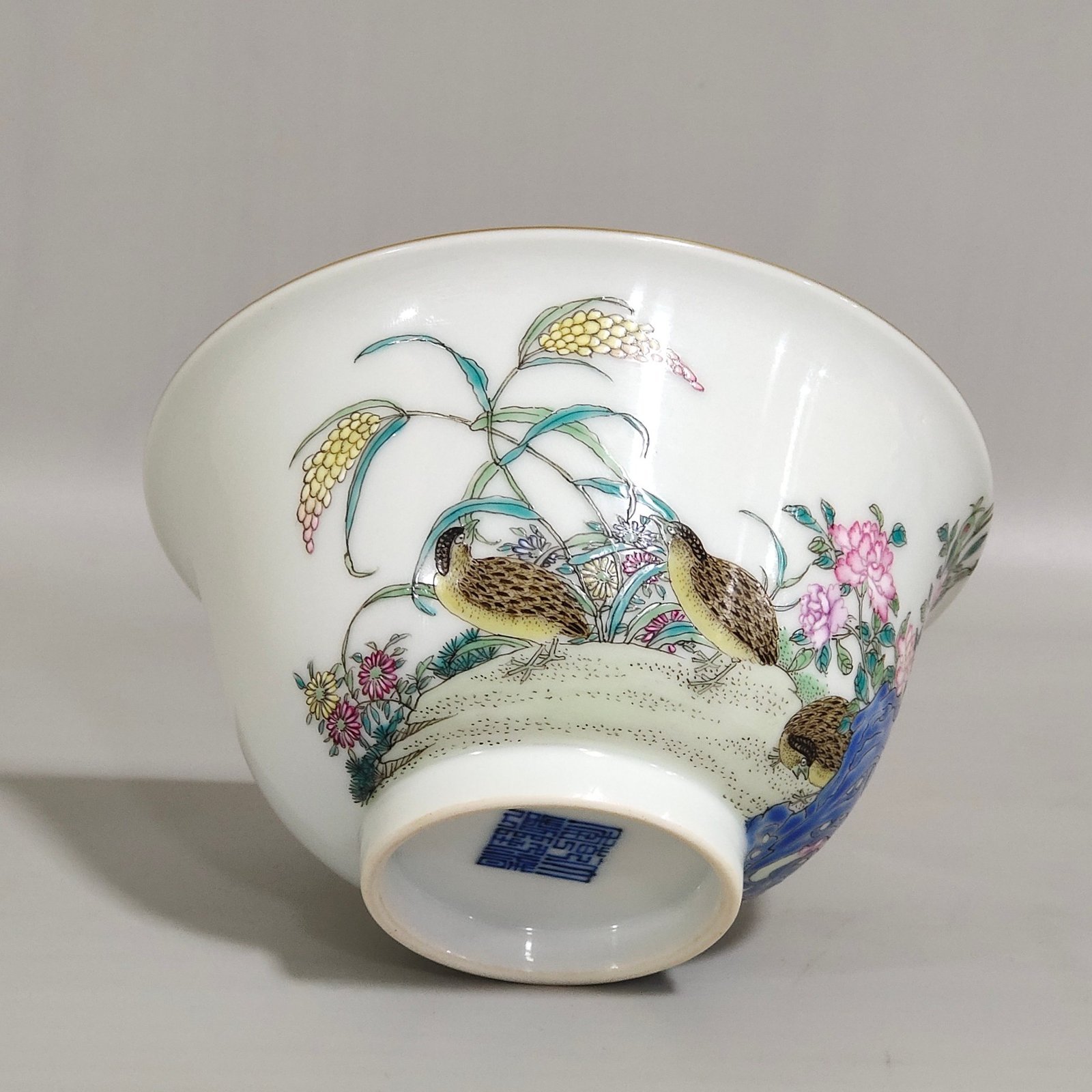 Qing Dynasty Qianlong A bowl who lived and worked in peace and contentment