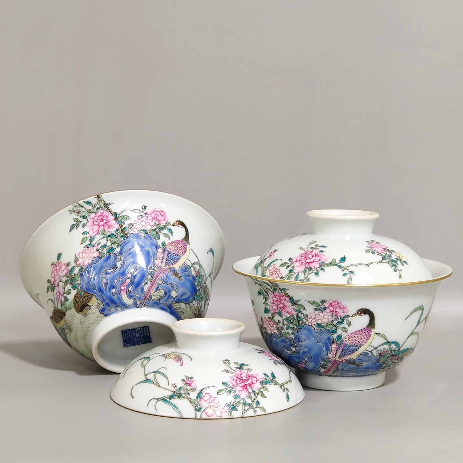 Qing Dynasty Qianlong A bowl who lived and worked in peace and contentment