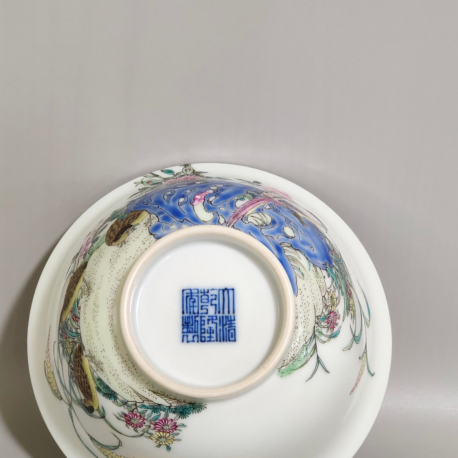 Qing Dynasty Qianlong A bowl who lived and worked in peace and contentment