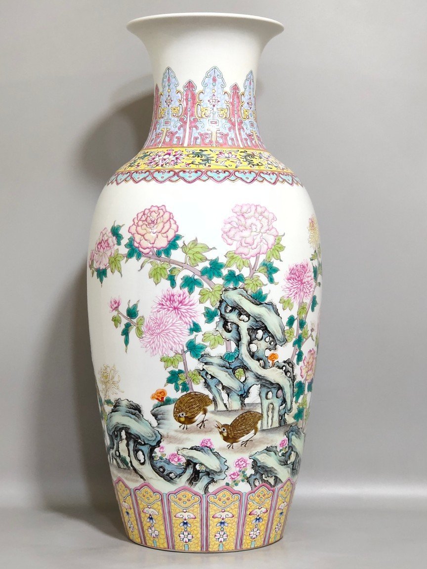 Qing Dynasty Qianlong lived and worked in peace and contentment Guanyin bottle