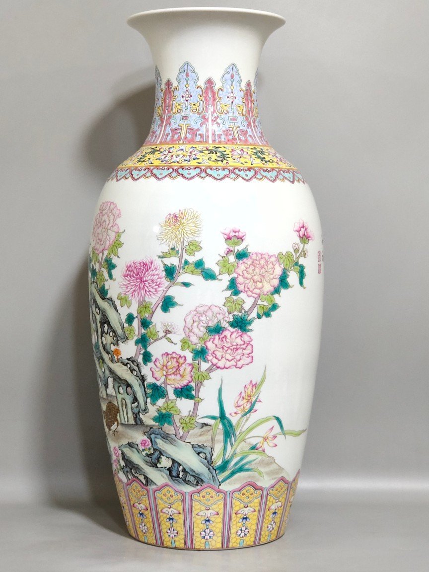 Qing Dynasty Qianlong lived and worked in peace and contentment Guanyin bottle