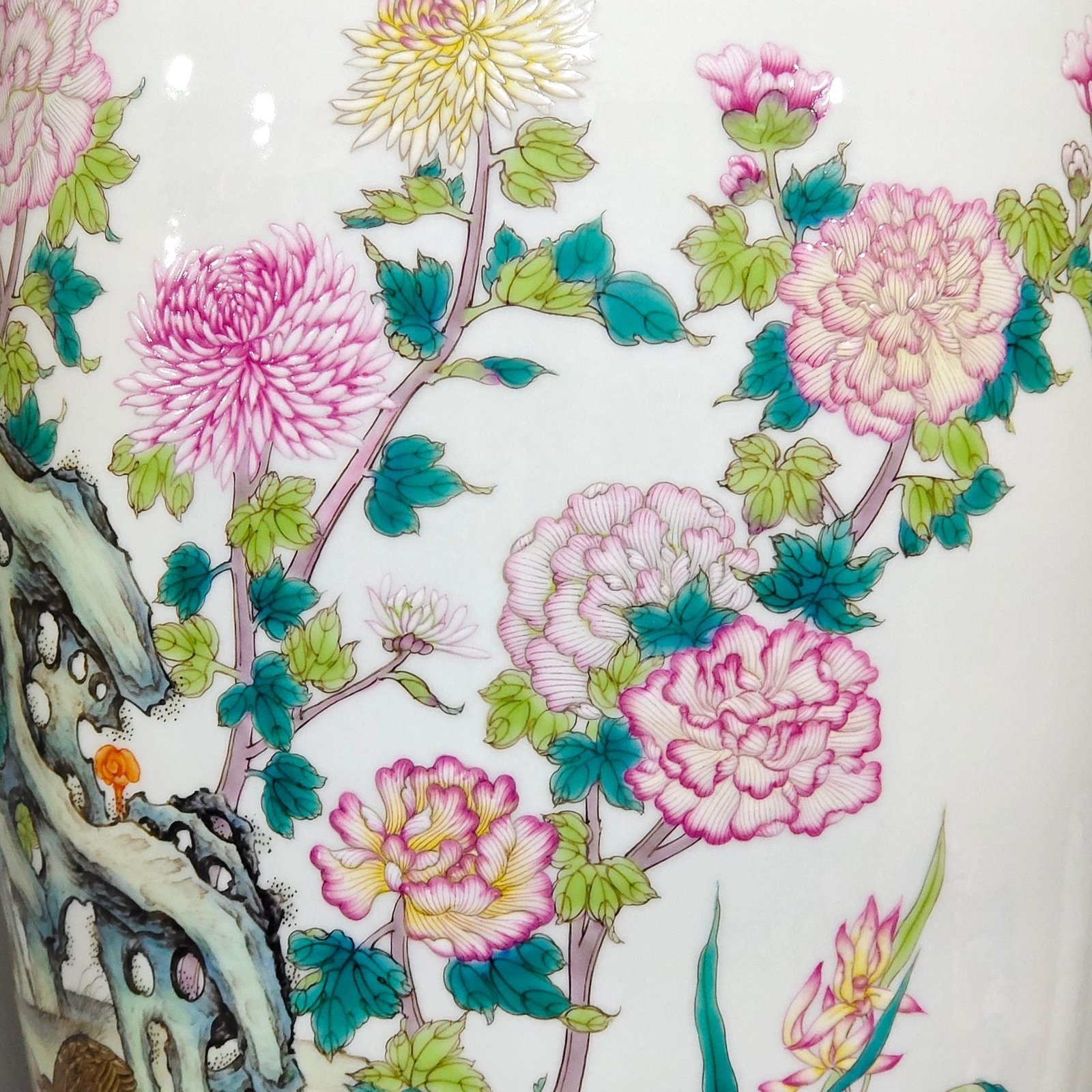 Qing Dynasty Qianlong lived and worked in peace and contentment Guanyin bottle