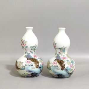 Qing Dynasty Qianlong A snuff bottle from the lived and worked in peace and contentment