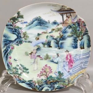 Qing Dynasty Qianlong figure octagonal plate
