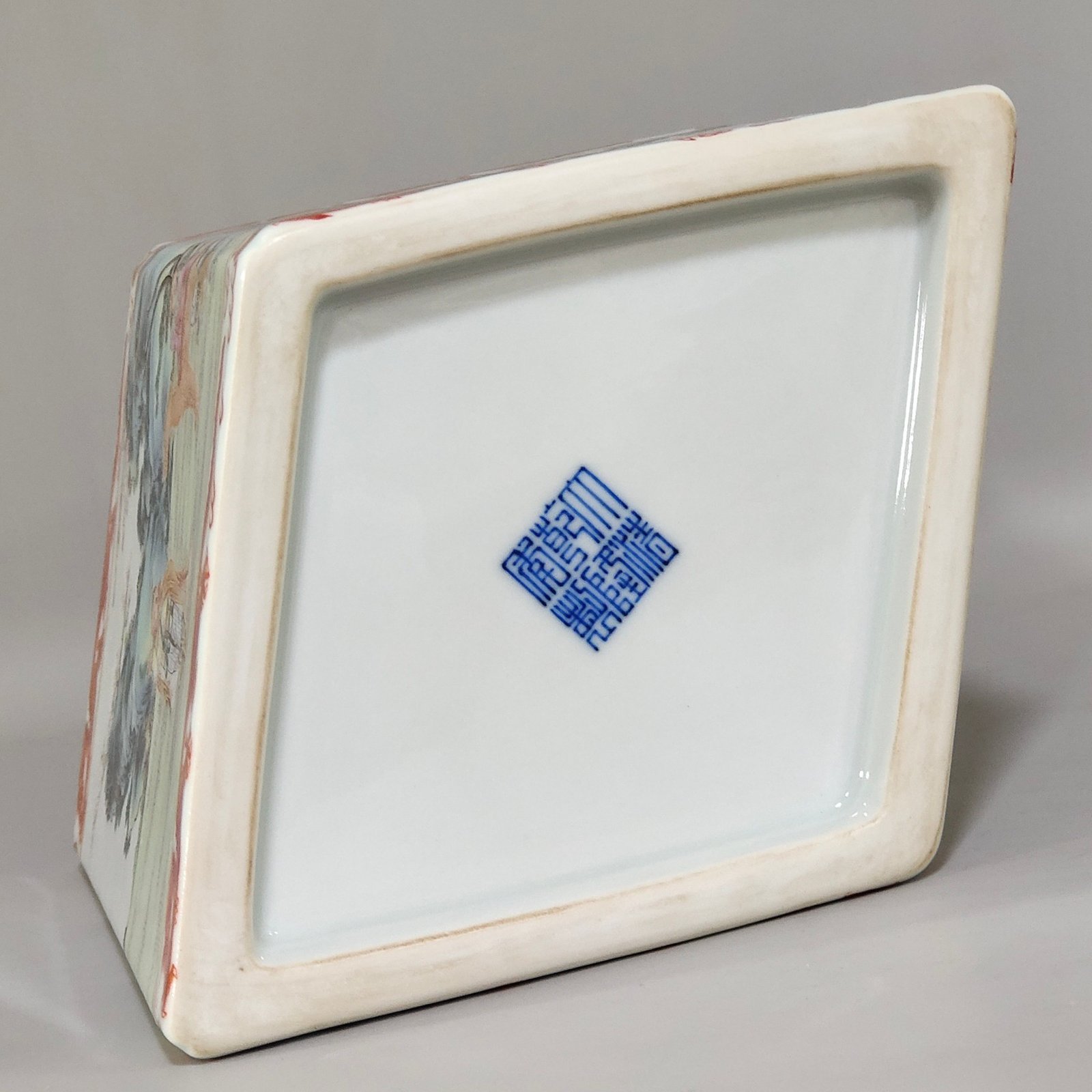 Qing Dynasty Qianlong Gong red dragon pattern square prismatic pen holder with eight barbarians