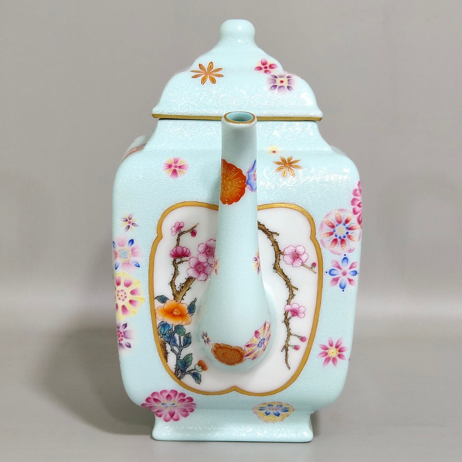 Qing Dynasty Qianlong Zadao leather ball flower window landscape teapot