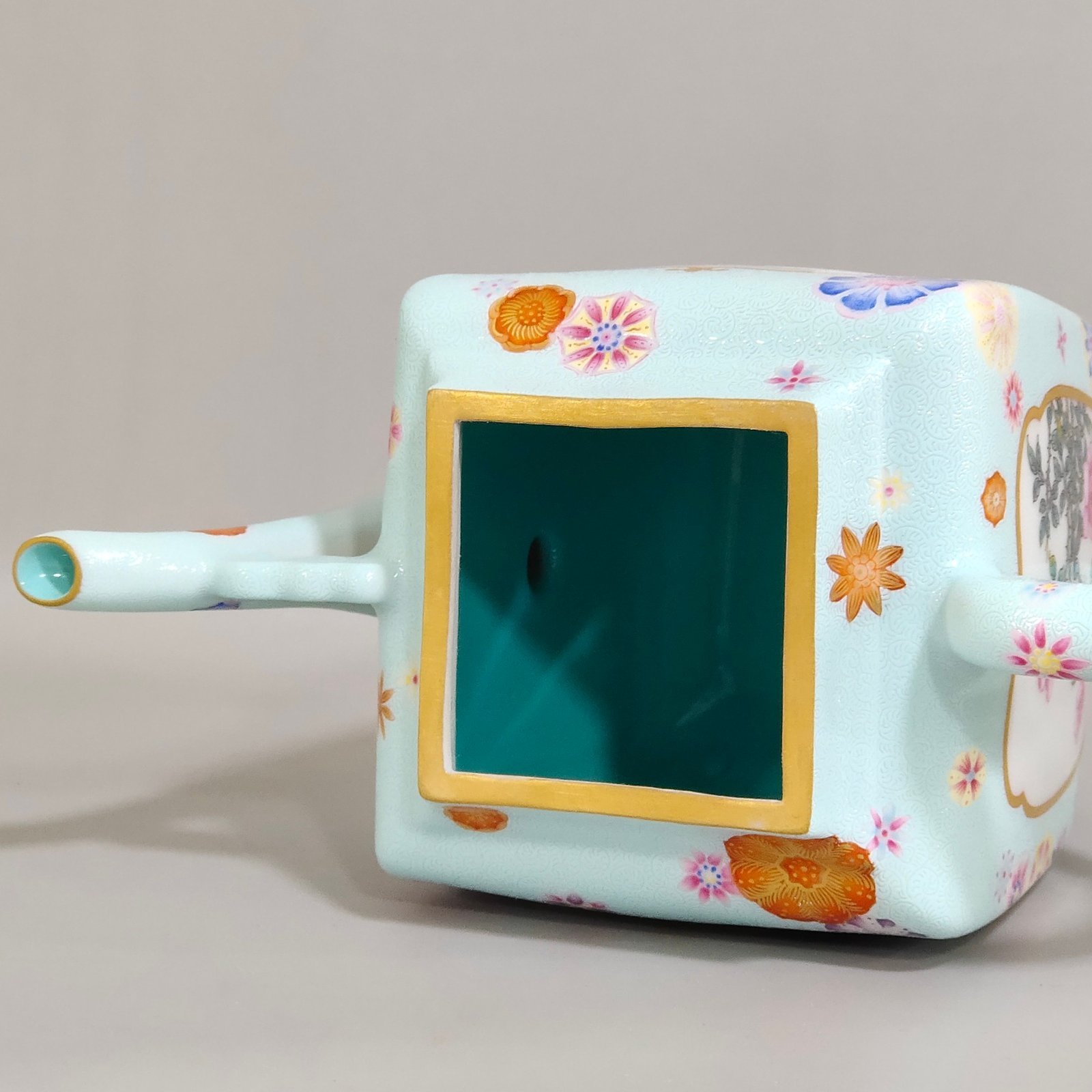 Qing Dynasty Qianlong Zadao leather ball flower window landscape teapot