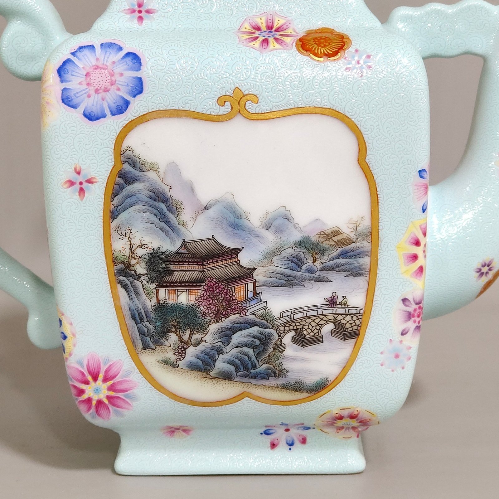 Qing Dynasty Qianlong Zadao leather ball flower window landscape teapot