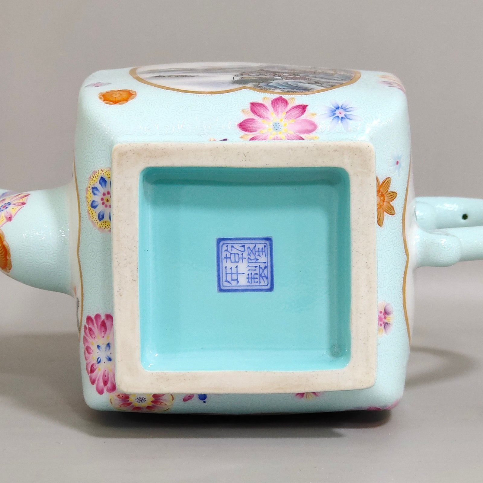 Qing Dynasty Qianlong Zadao leather ball flower window landscape teapot