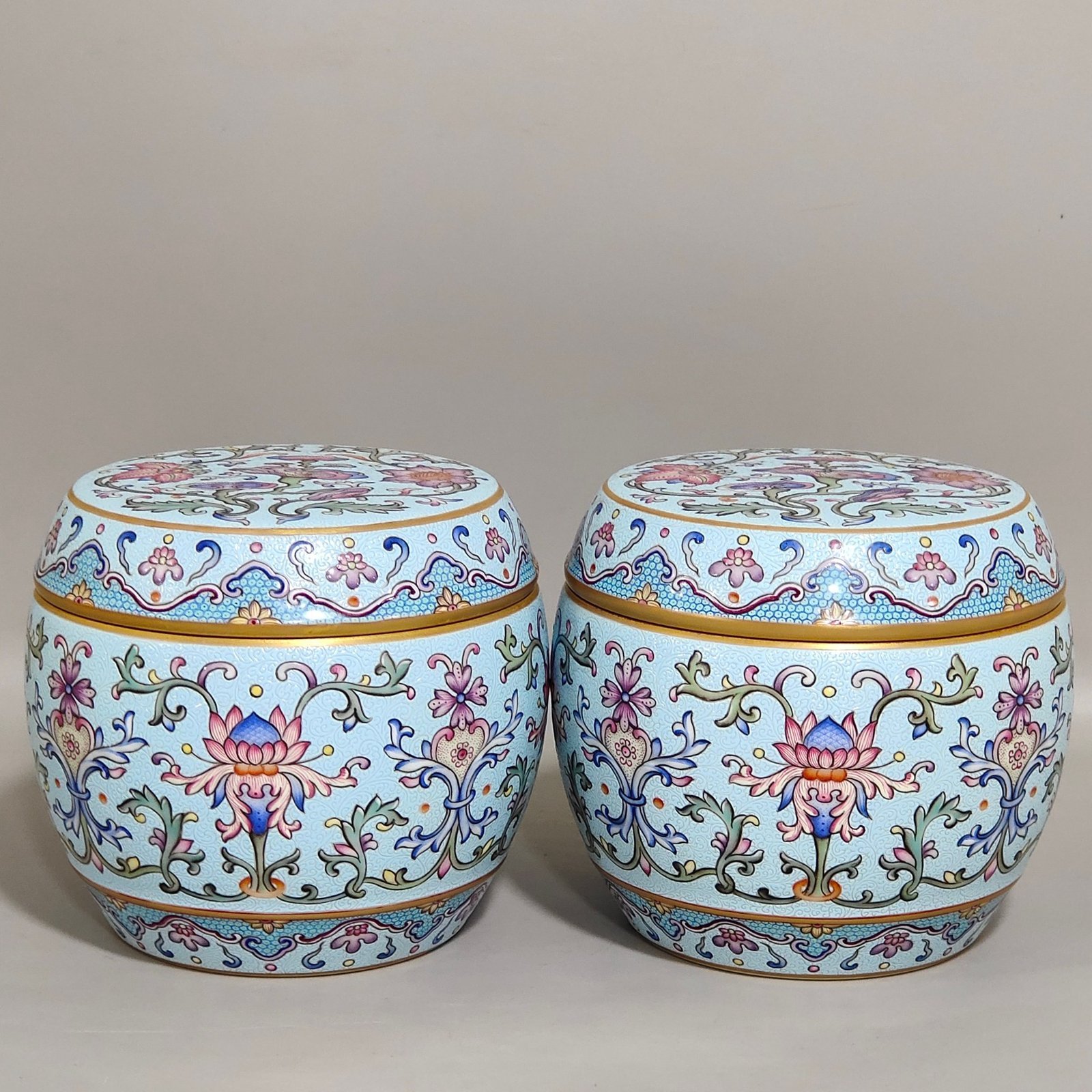 Qing Dynasty Qianlong carved flower and longevity jar with lid