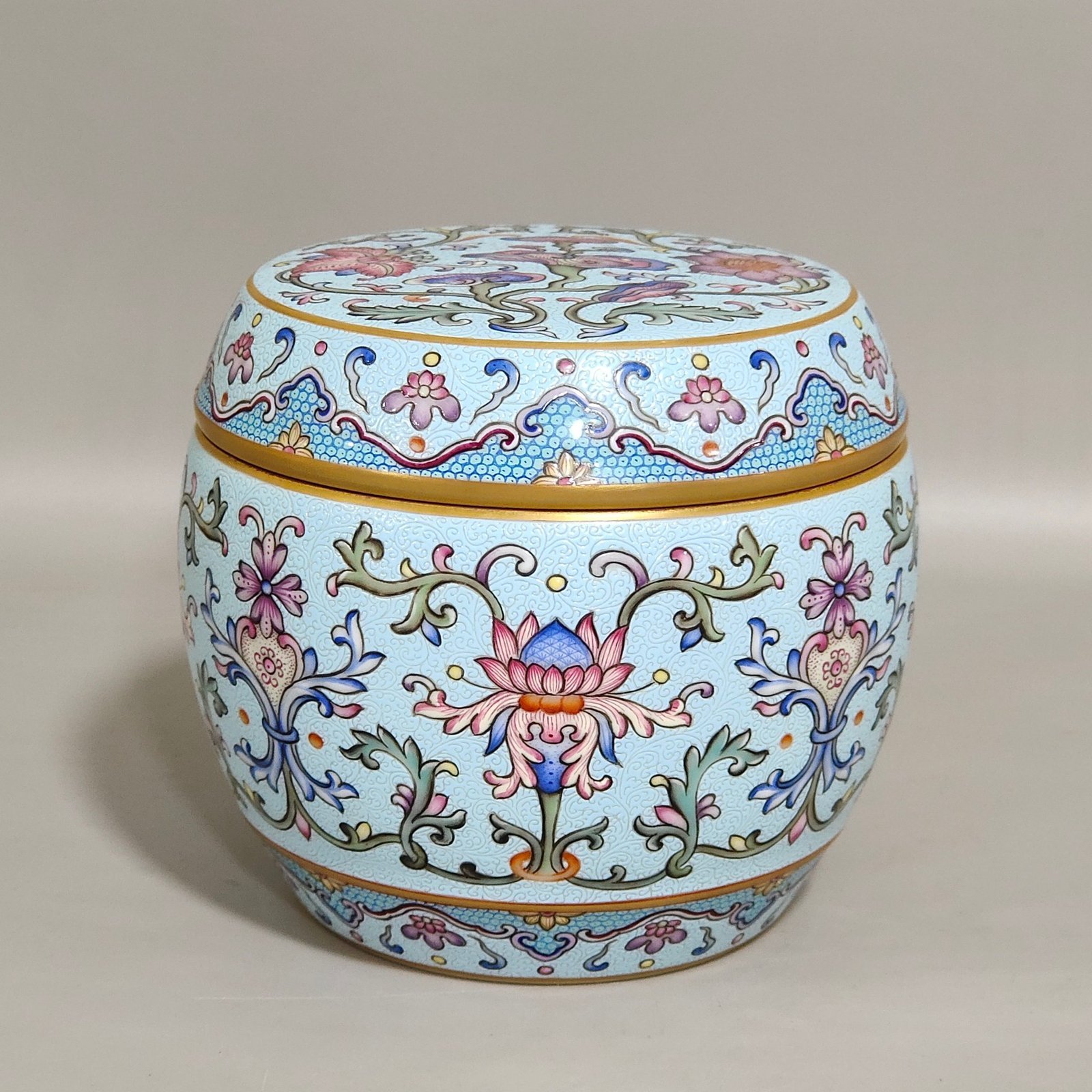 Qing Dynasty Qianlong carved flower and longevity jar with lid