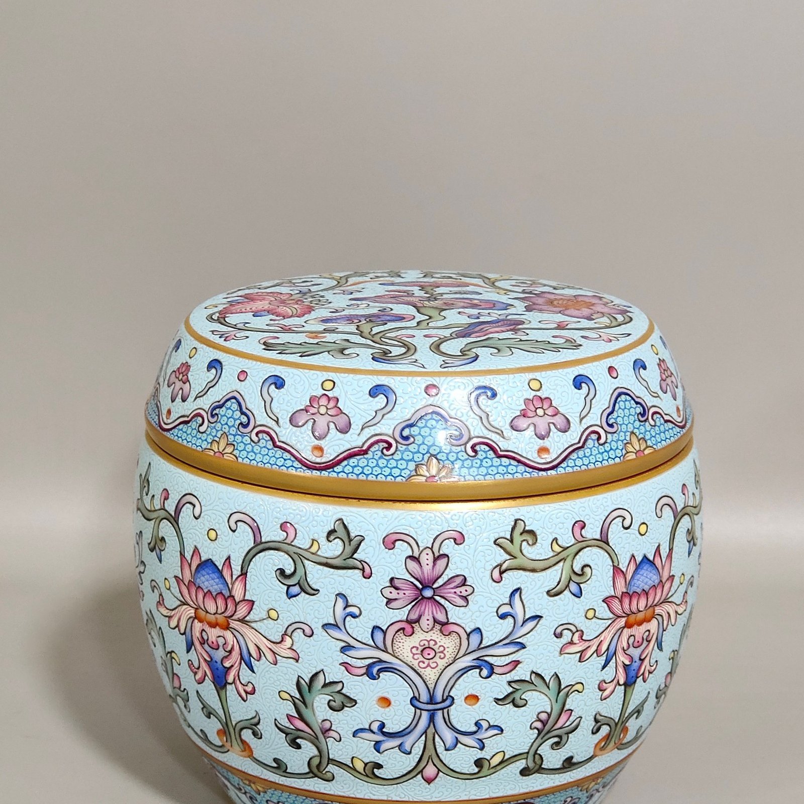 Qing Dynasty Qianlong carved flower and longevity jar with lid