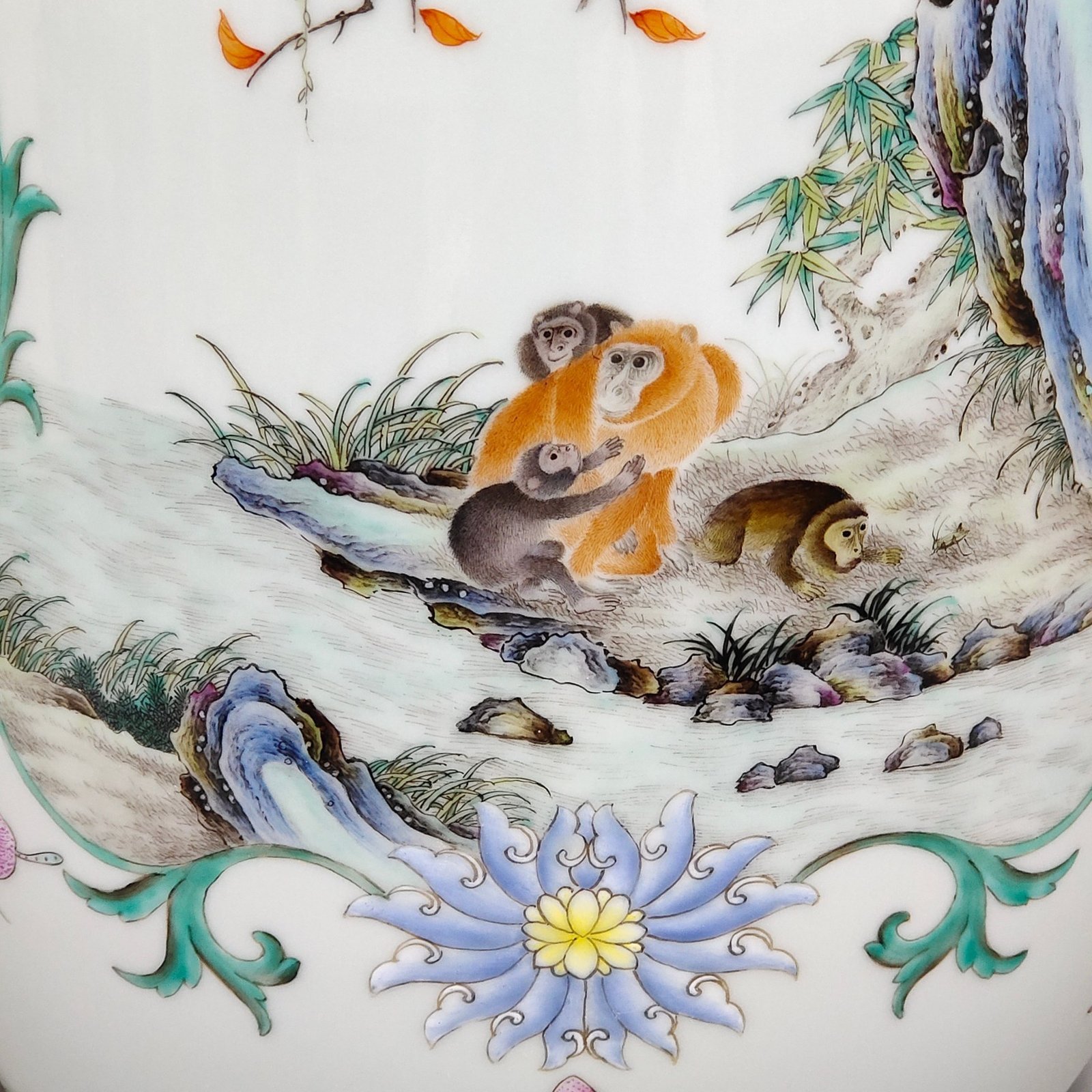 Qing Dynasty Qianlong A hammer vase granted