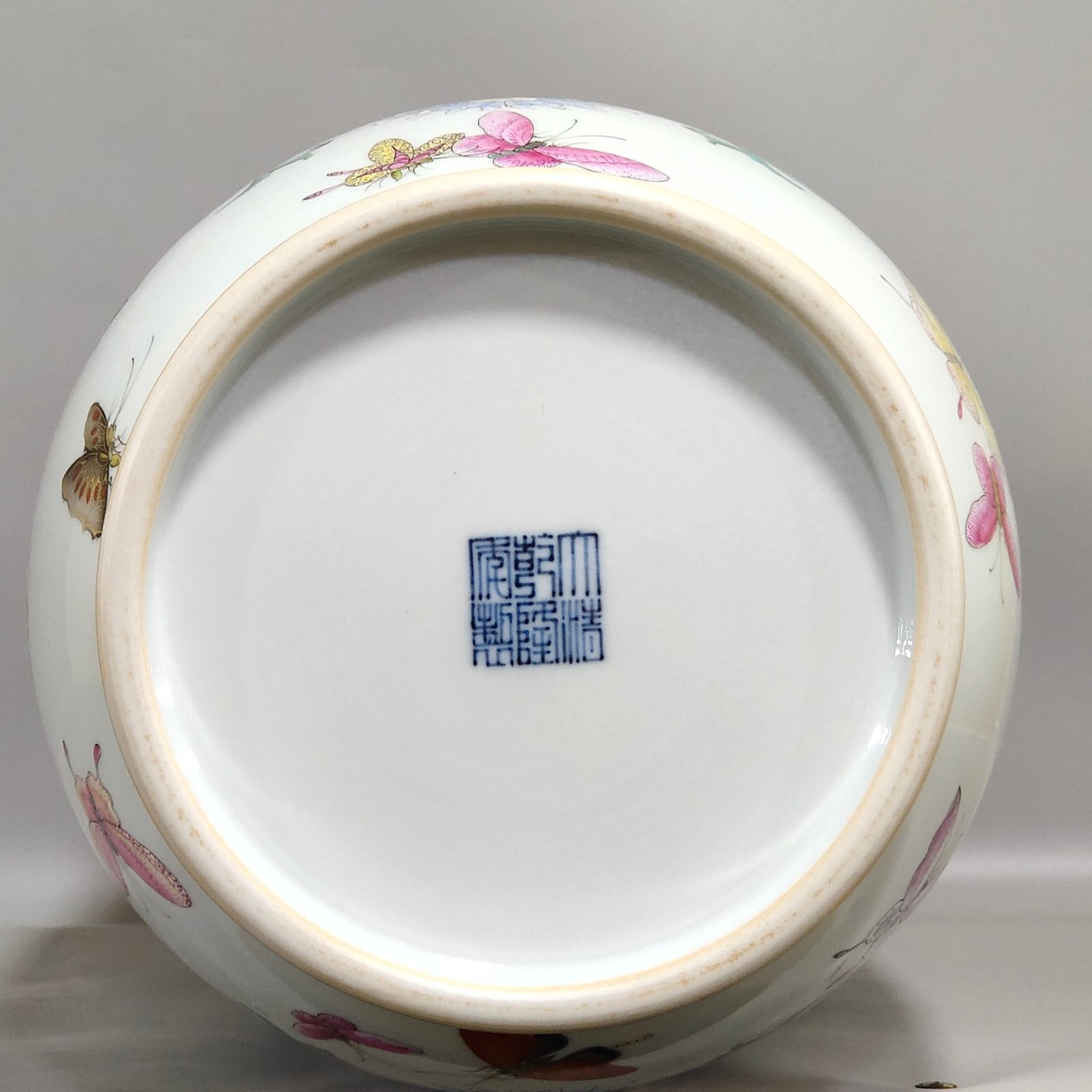 Qing Dynasty Qianlong A hammer vase granted