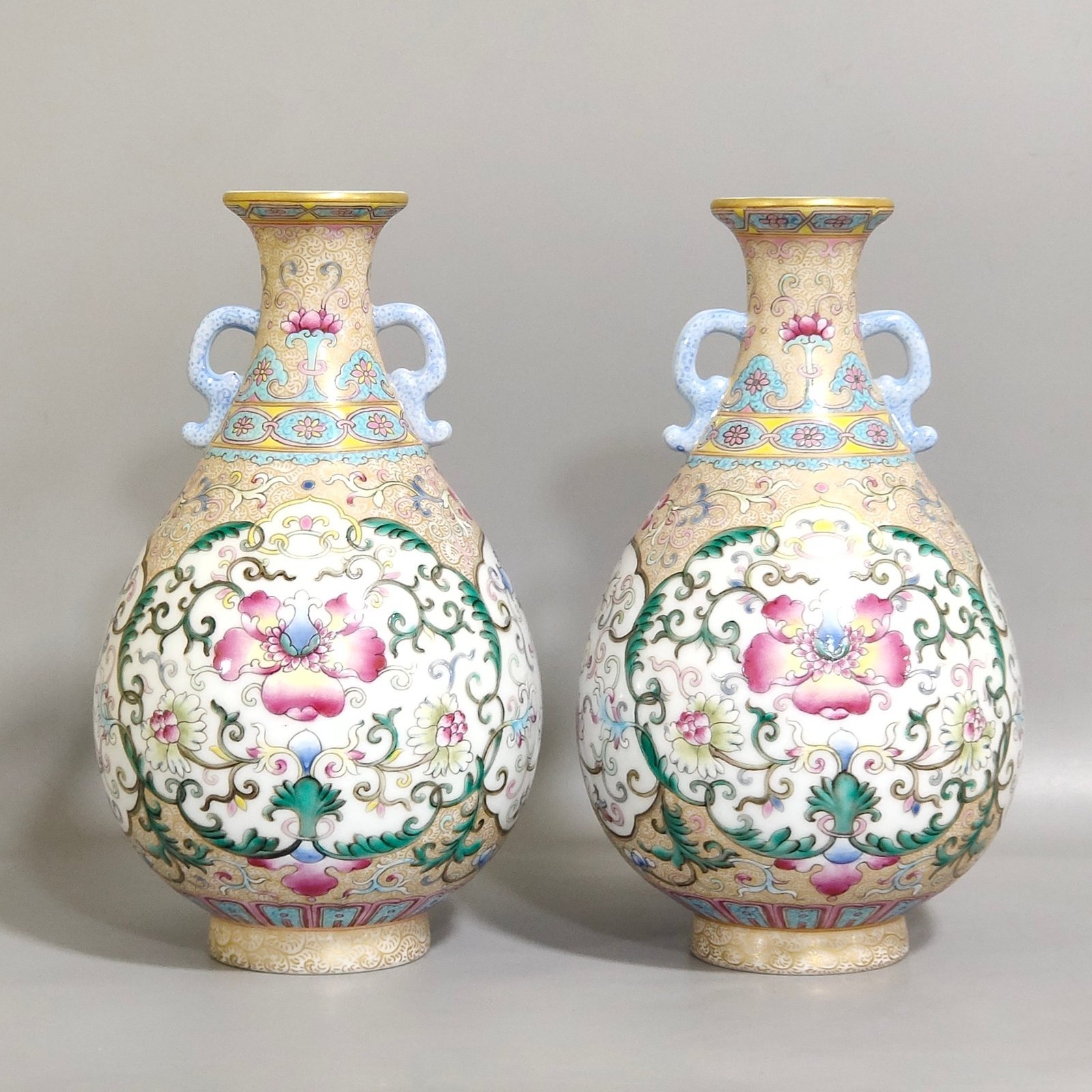 Qing Dynasty Qianlong gold-painted amphora