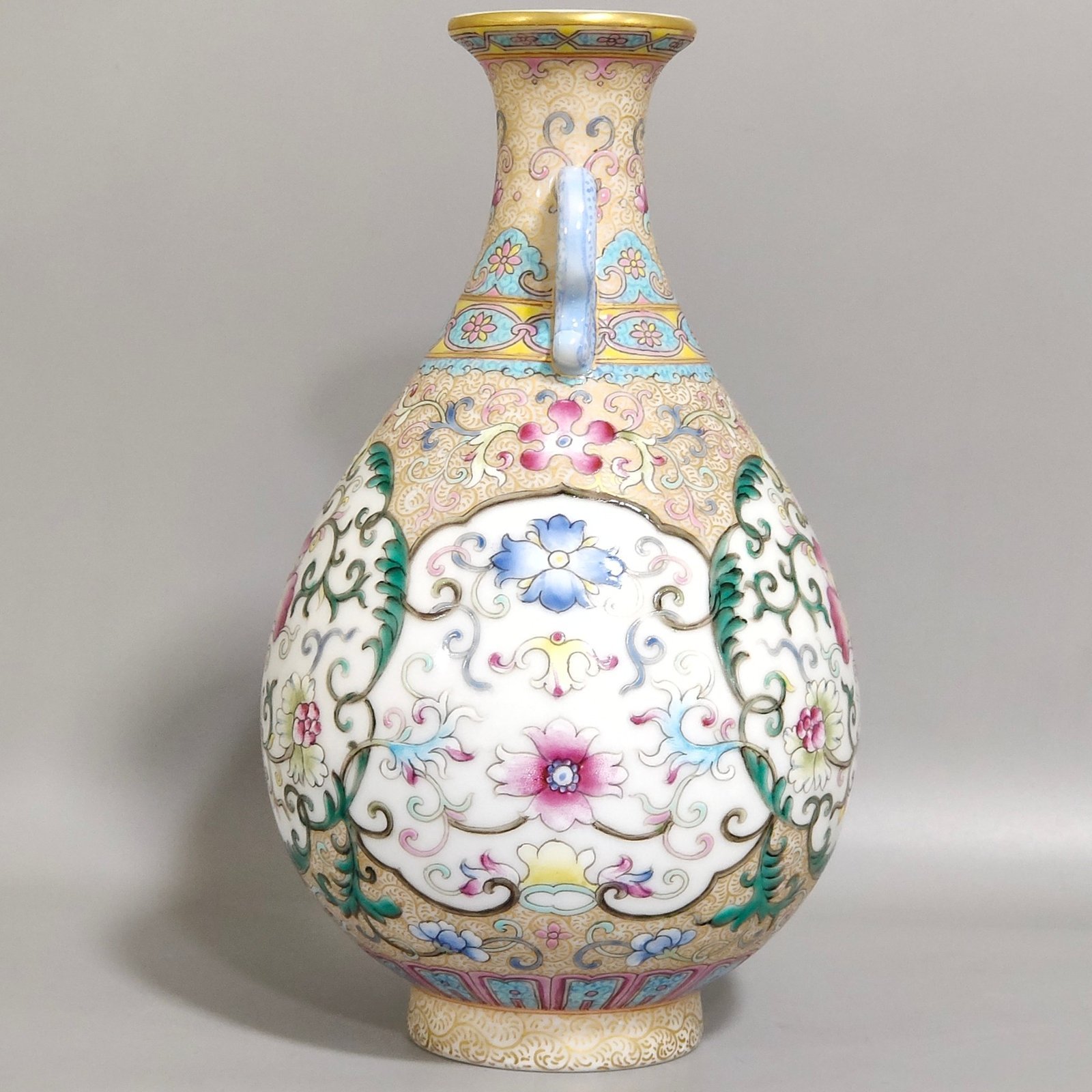 Qing Dynasty Qianlong gold-painted amphora